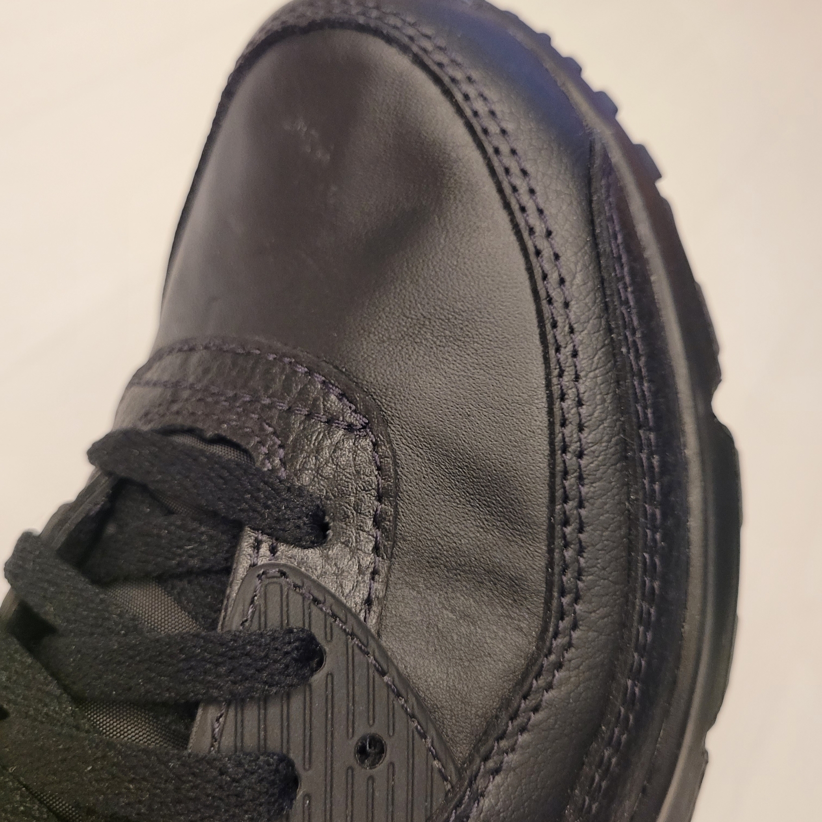 Nike Air Max 90 LTR Triple Black 착용 스타일 - 2