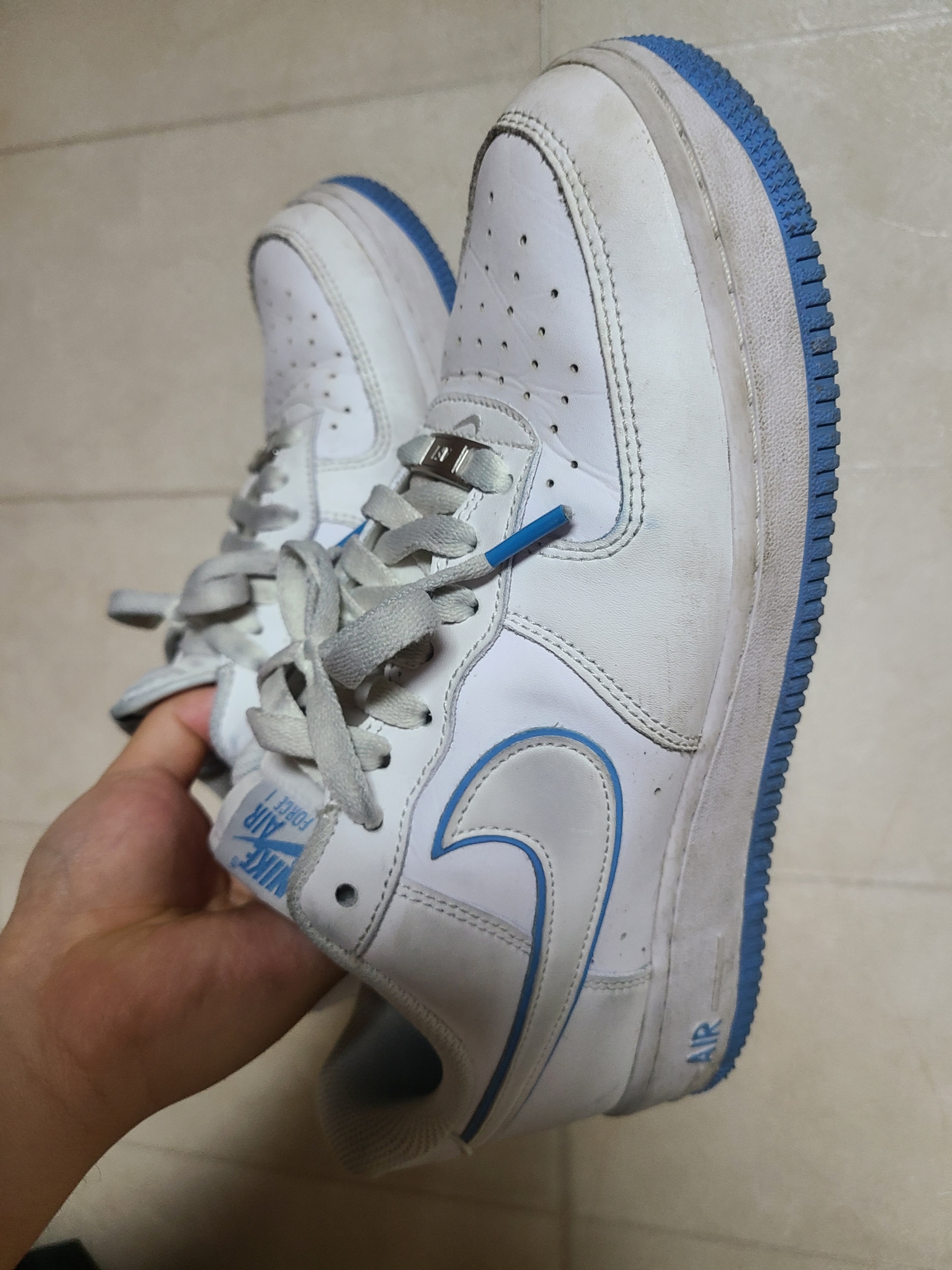 Nike Air Force 1 '07 White University Blue 착용 스타일 - 2