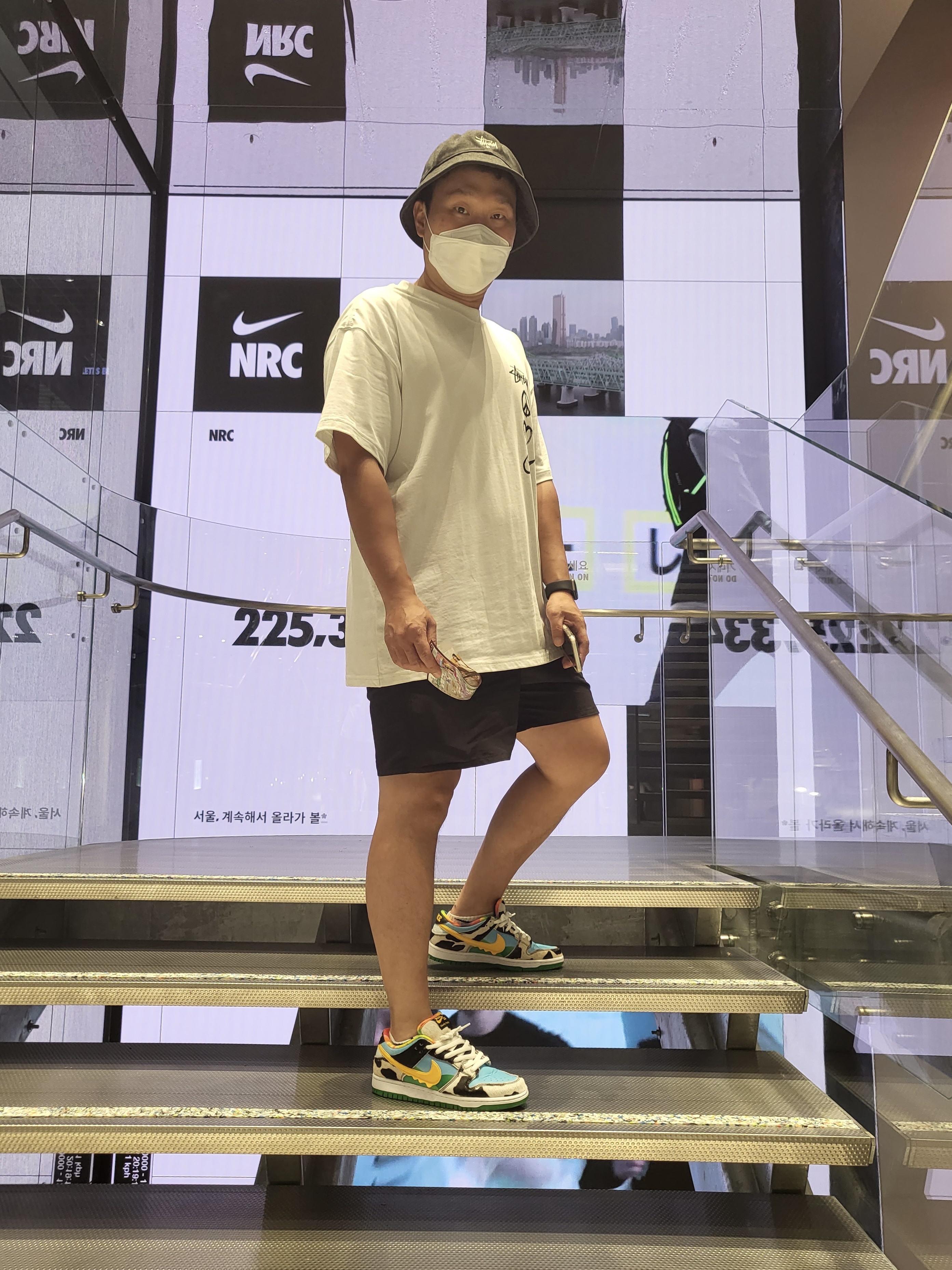 Nike x Ben & Jerry's SB Dunk Low Chunky Dunky, Nike x Stussy NRG RA T-Shirt Summit White (DM4942-121) 착용 스타일