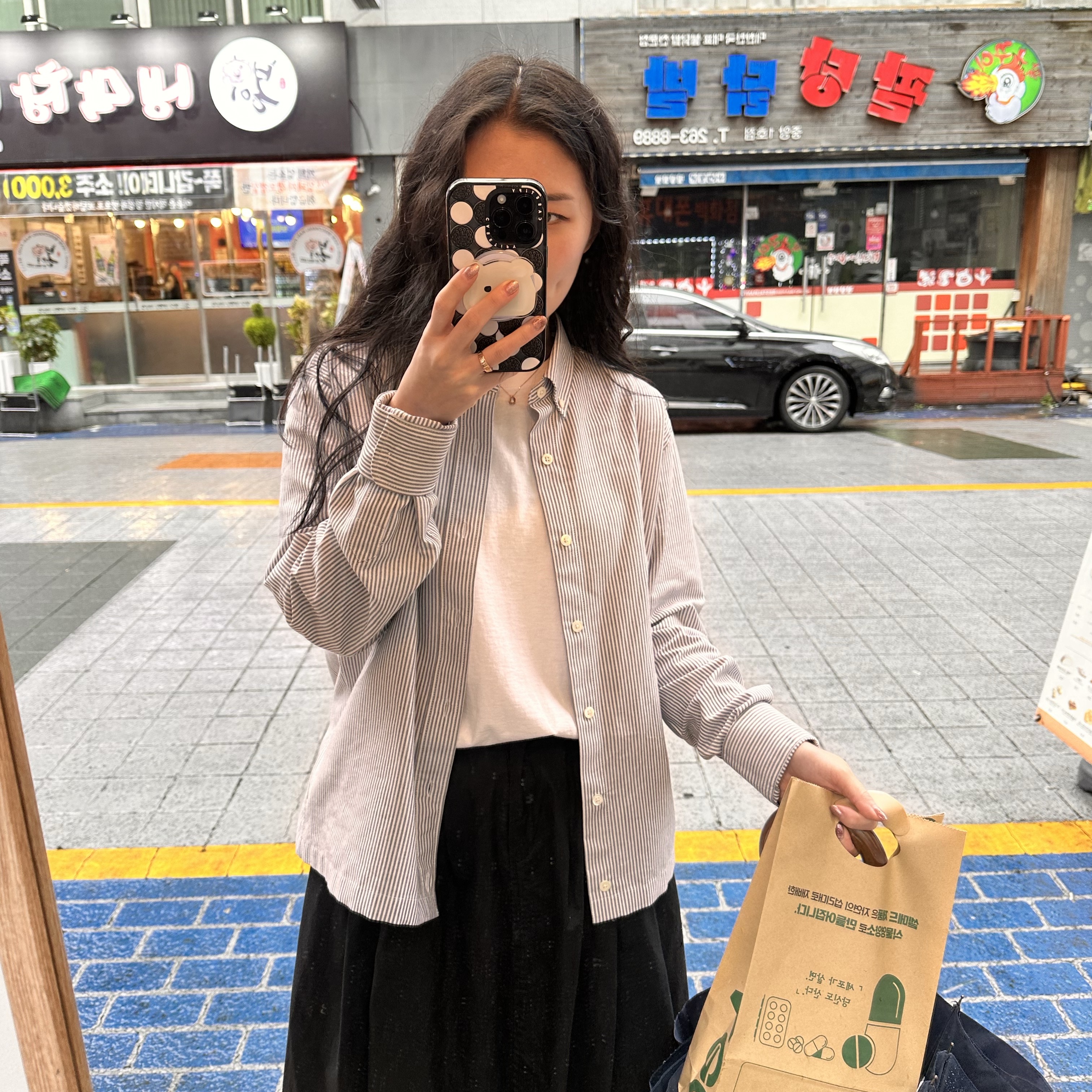 AMI de Coeur Button Down Shirt Black Natural White 착용 스타일