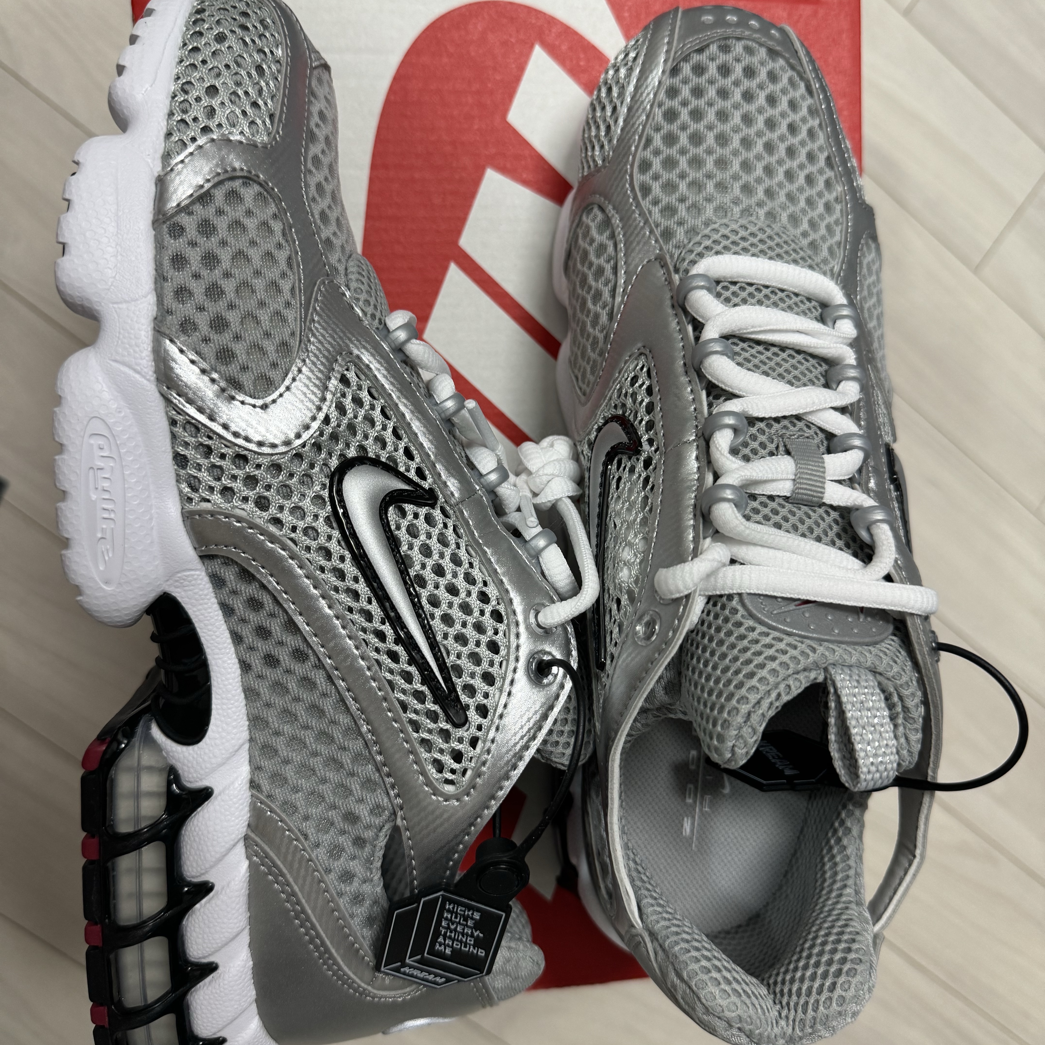 Nike Air Zoom Spiridon Cage 2 Metallic Silver 착용 스타일 - 1