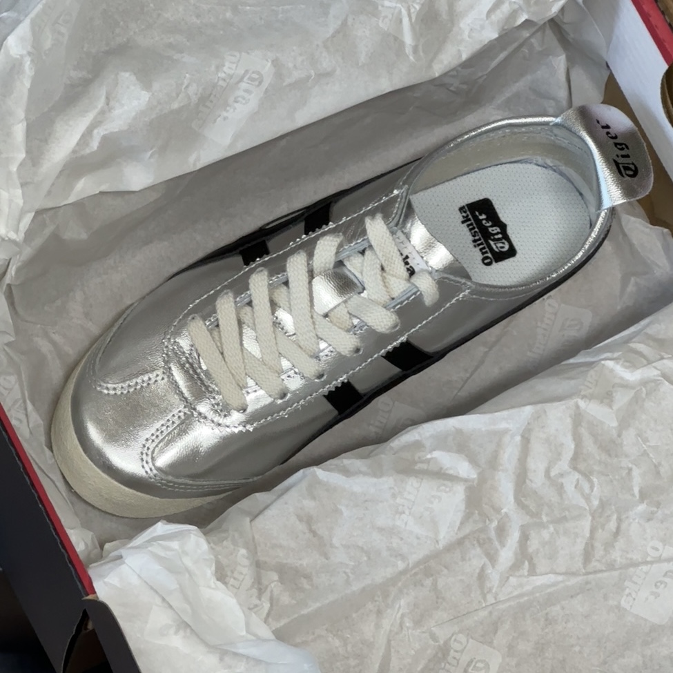 Onitsuka Tiger Mexico 66 Pure Silver Black 착용 스타일 - 1