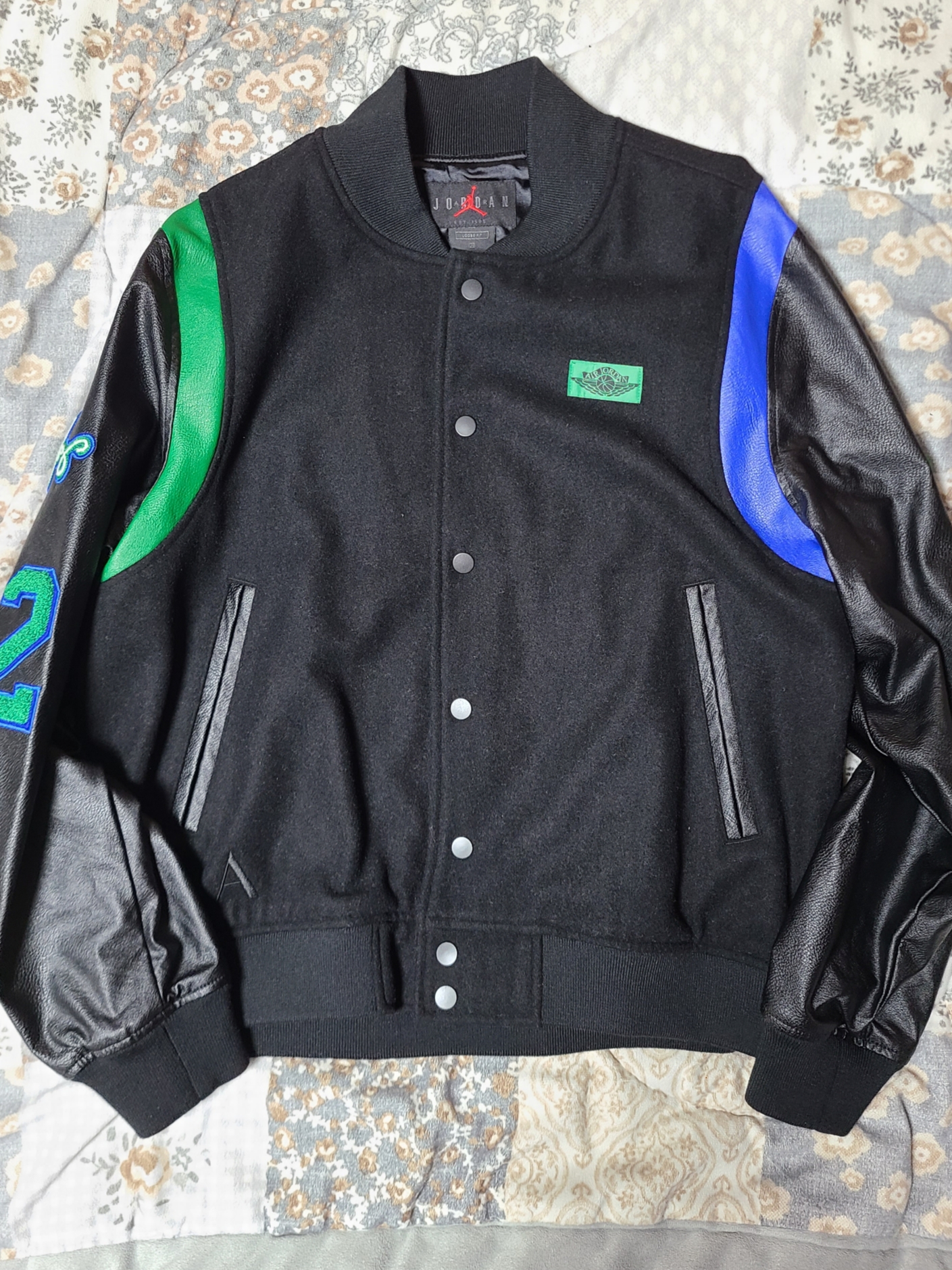 (W) Jordan x Aleali May Varsity Jacket Black - US/EU 착용 스타일 - 1
