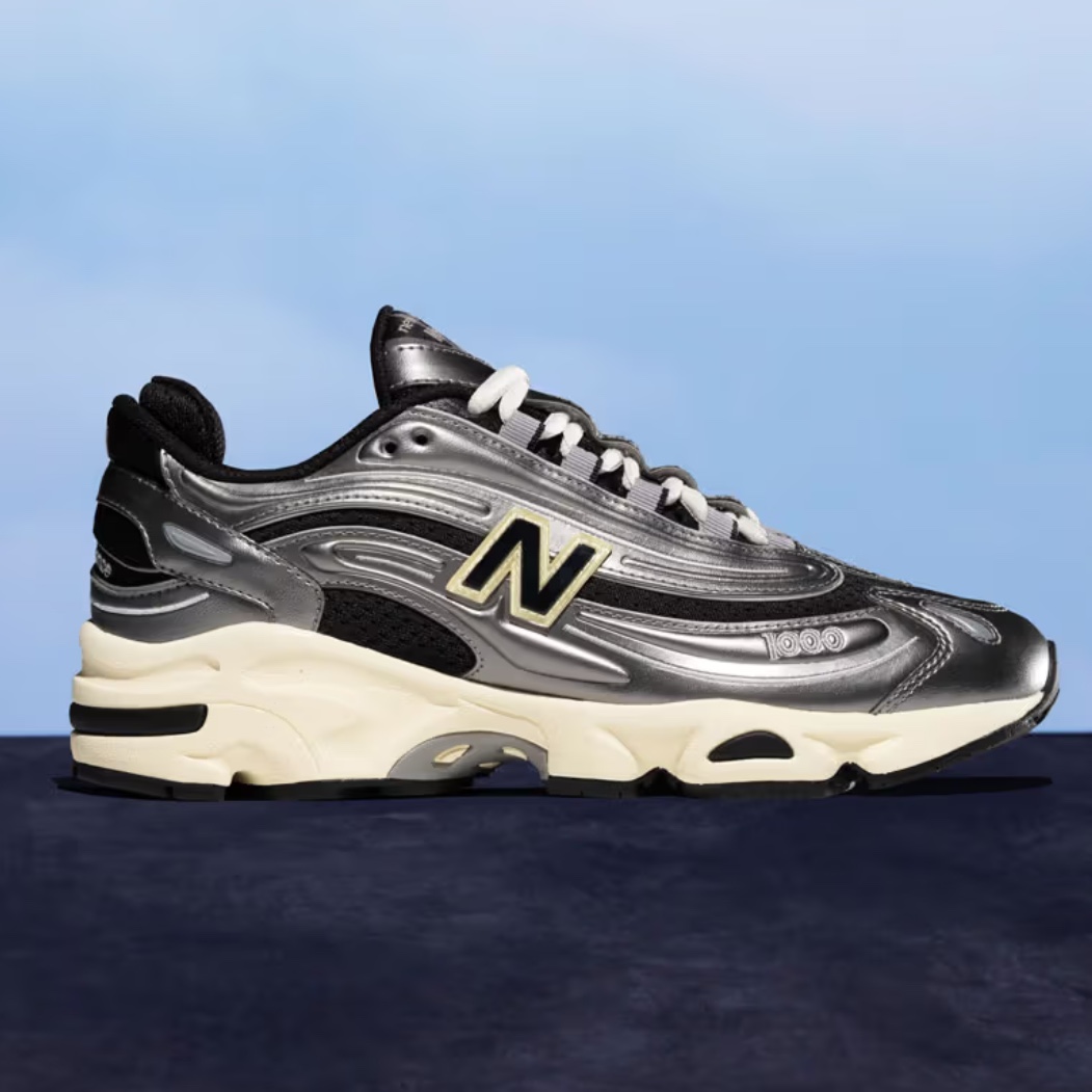 New Balance 1000 Silver Metallic Black 착용 스타일 - 3