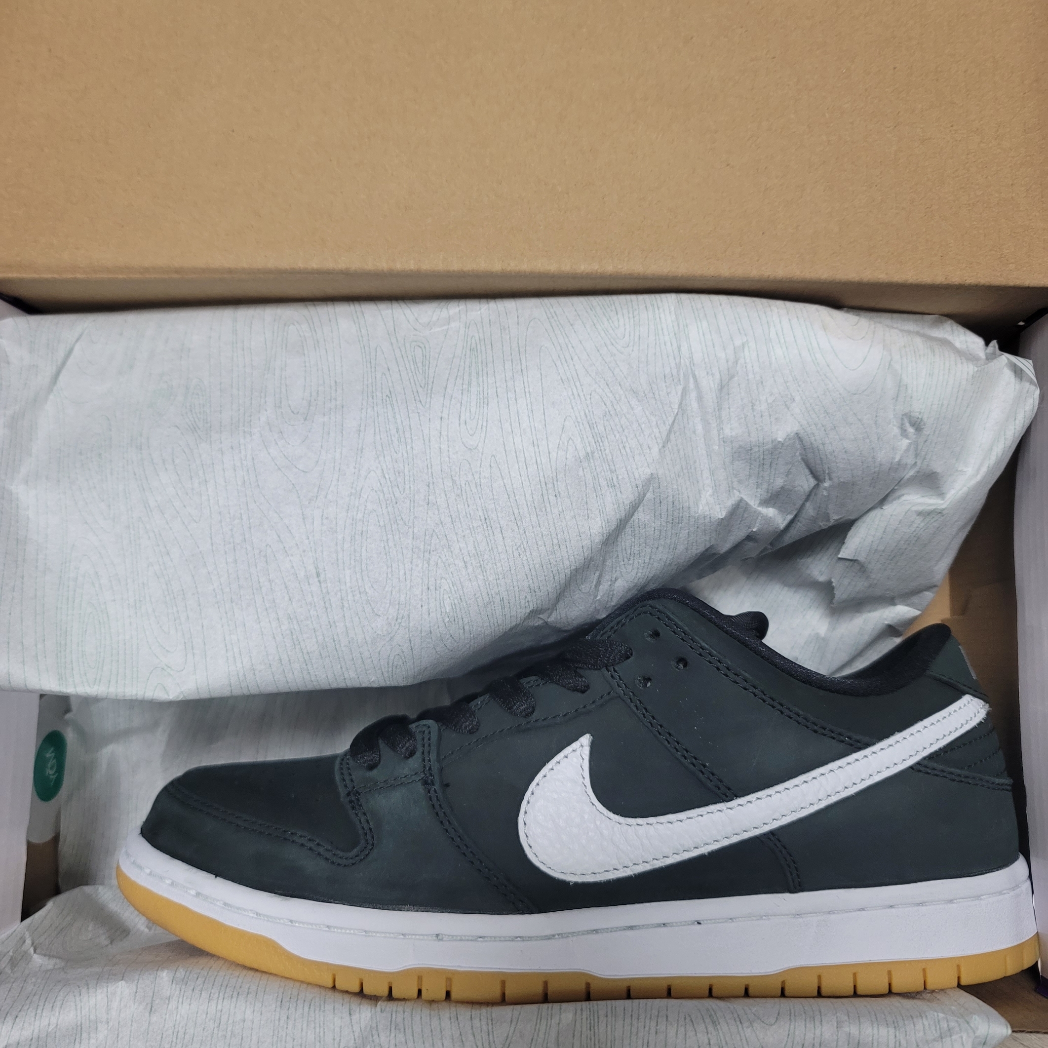Nike SB Dunk Low Pro White and Gum Light Brown, Nike SB Dunk Low Pro Black White 착용 스타일 - 7