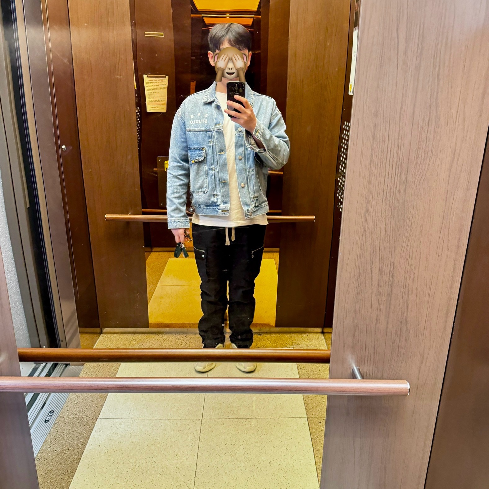 IAB Studio x Lee Denim Jacket Indigo Indigo Medium, Palace P3 Bare Times T-Shirt White - 22SS 착용 스타일
