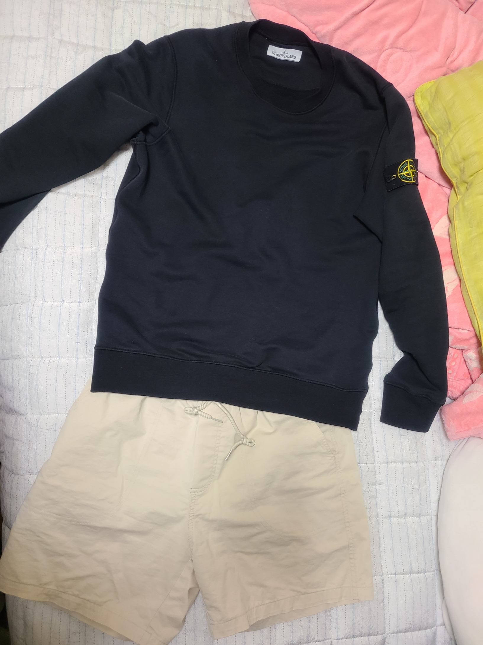 Stone Island 63051 Cotton Fleece Garment Dyed Sweatshirt Black - 24SS 착용 스타일