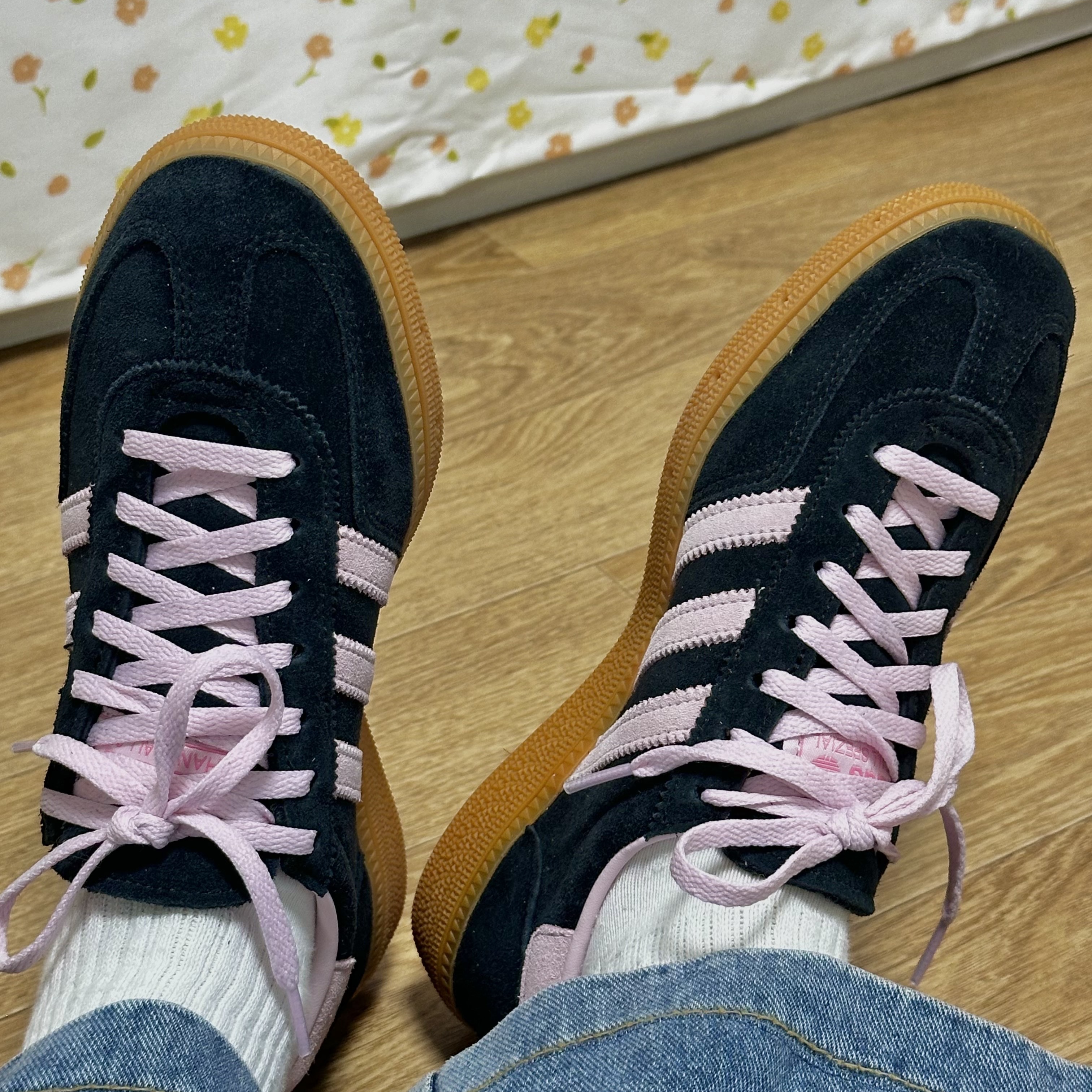 (W) Adidas Spezial Handball Core Black Clear Pink 착용 스타일