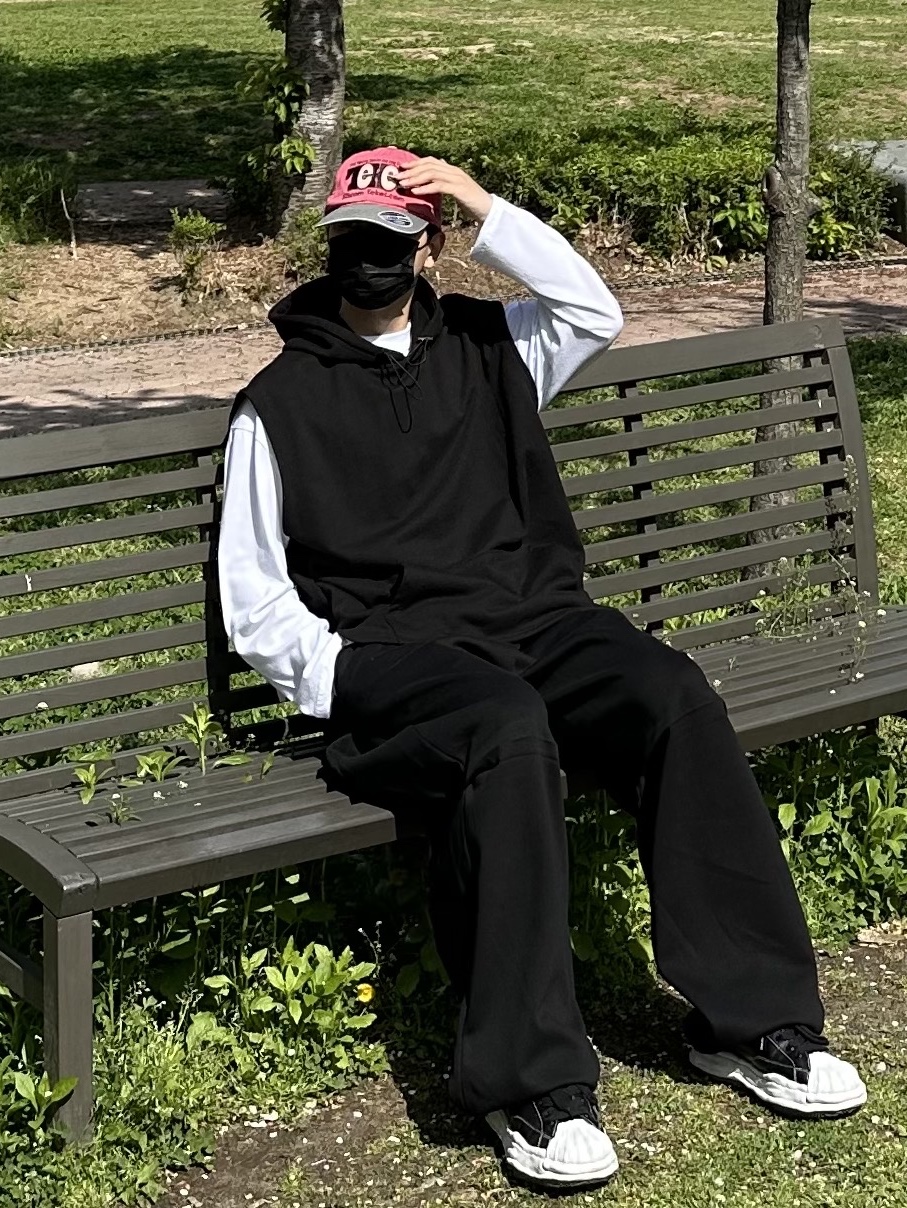 Maison Mihara Yasuhiro Blakey OG Sole Canvas Low-top Sneakers Black White, Maison Mihara Yasuhiro Blakey OG Sole Leather Low-top Sneakers Black 착용 스타일 - 1