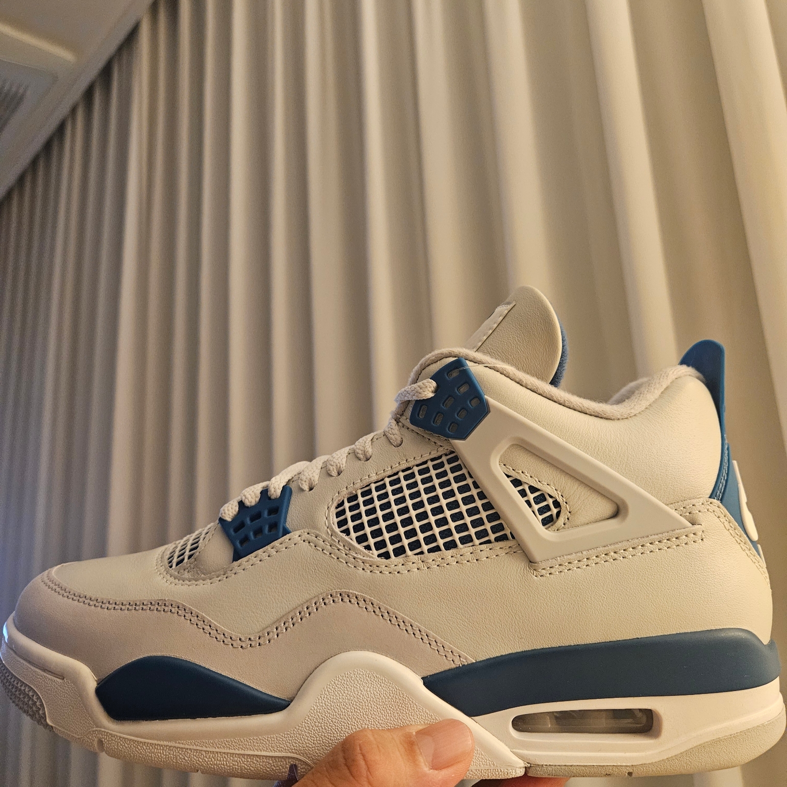 Jordan 4 Retro Industrial Blue 착용 스타일