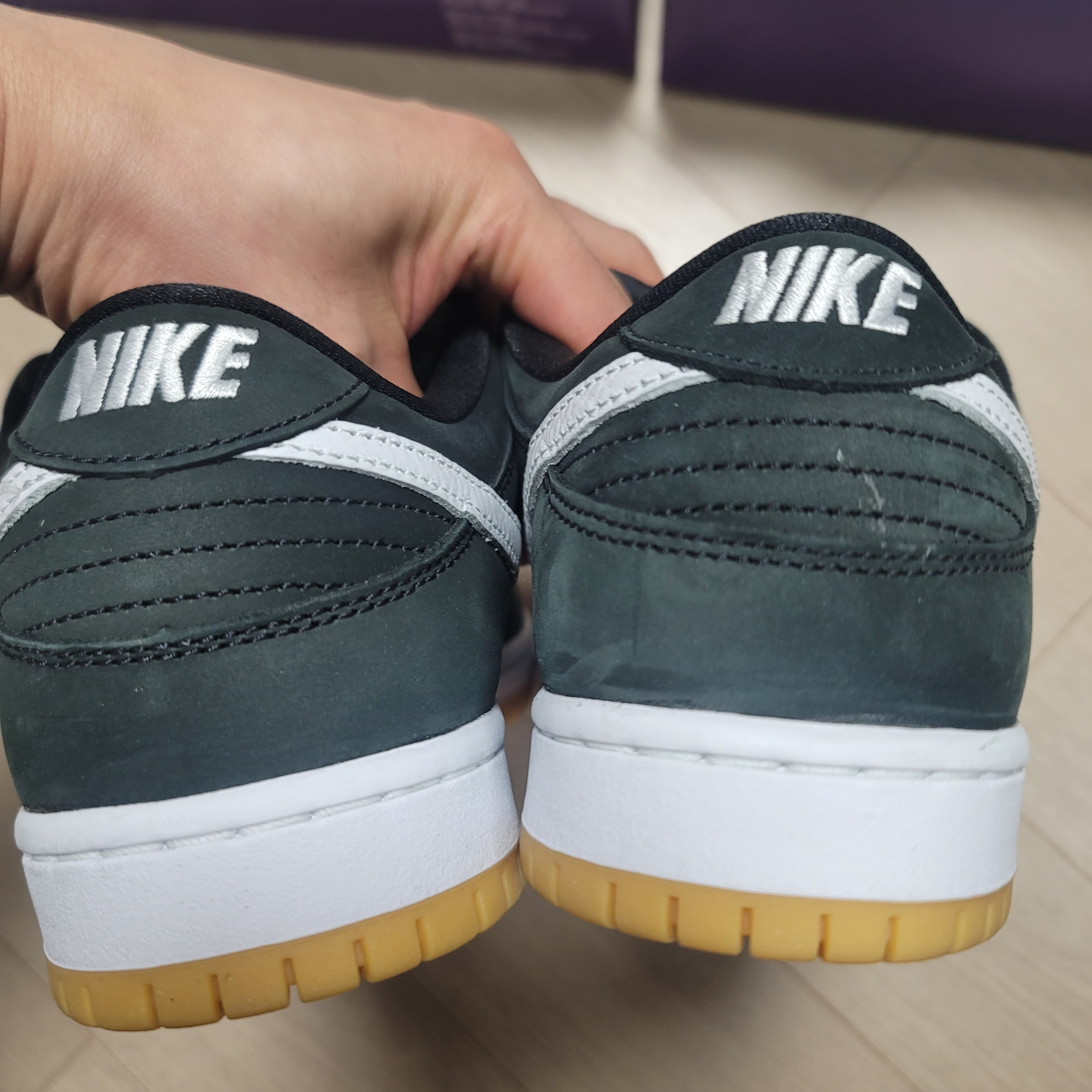 Nike SB Dunk Low Pro White and Gum Light Brown, Nike SB Dunk Low Pro Black White 착용 스타일 - 8
