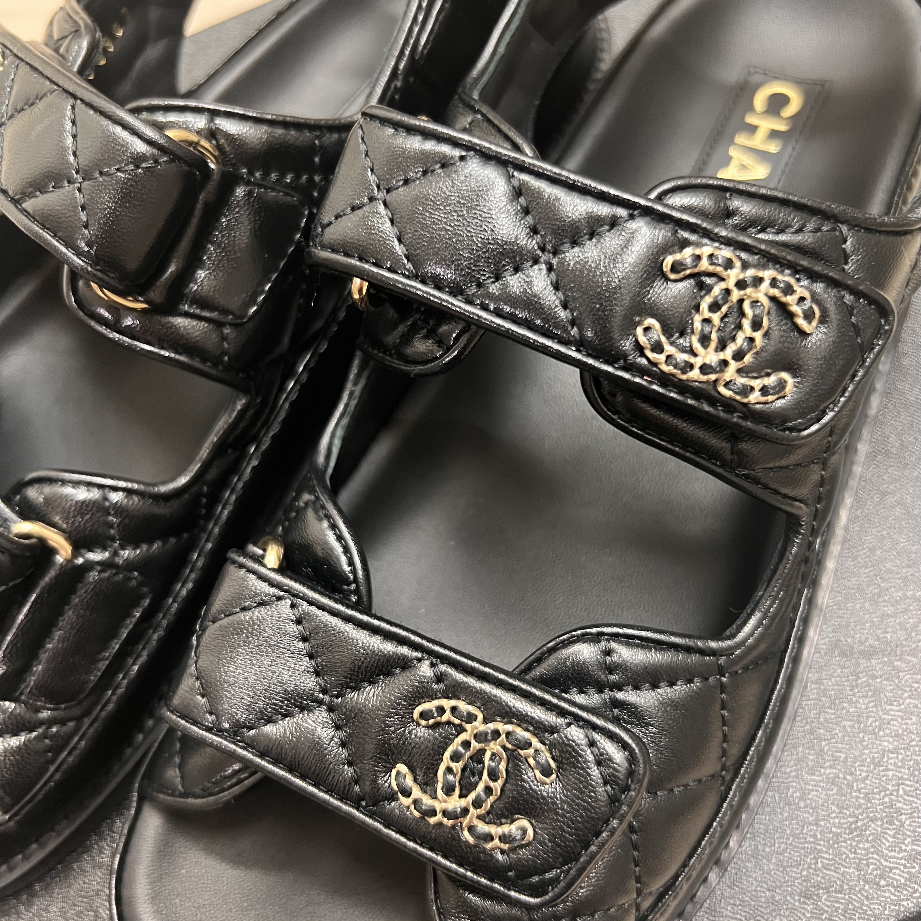 (W) Chanel Sandals Lambskin & Black 착용 스타일