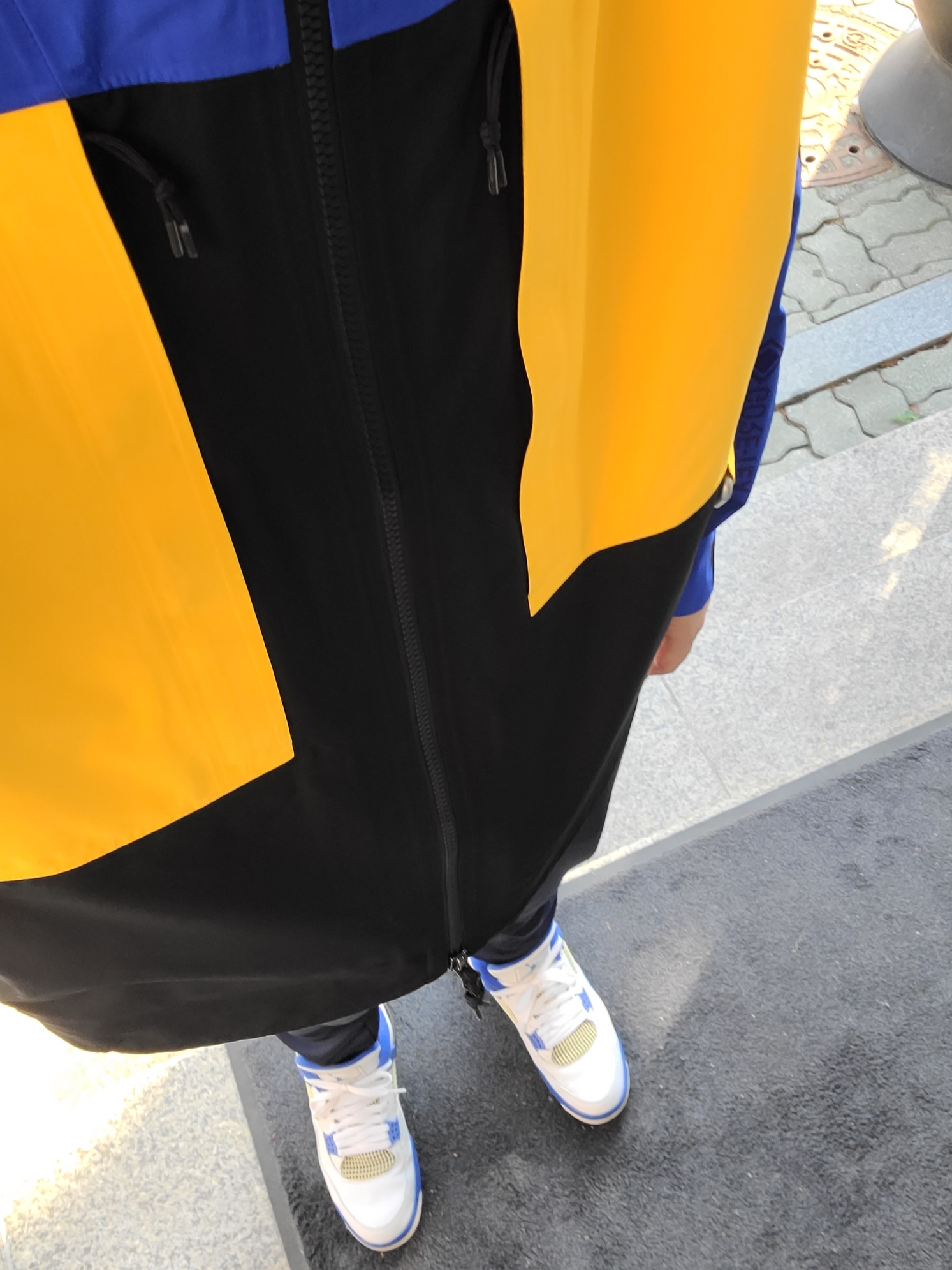 Nike ACG Gore-Tex Misery Ridge Jacket Hyper Royal - Asia, Jordan 4 Retro Motorsports 2017 착용 스타일