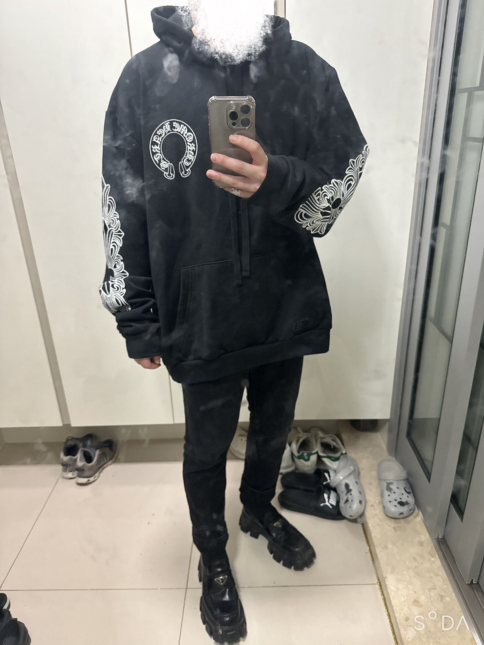 Chrome Hearts Horseshoe Floral Hoodie Black 착용 스타일