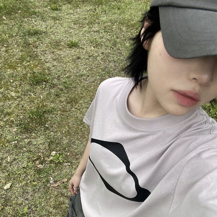 Mischief Rhombus Basic T-Shirt Dusty Pink, Mischief House Ball Cap Charcoal 착용 스타일 - 2