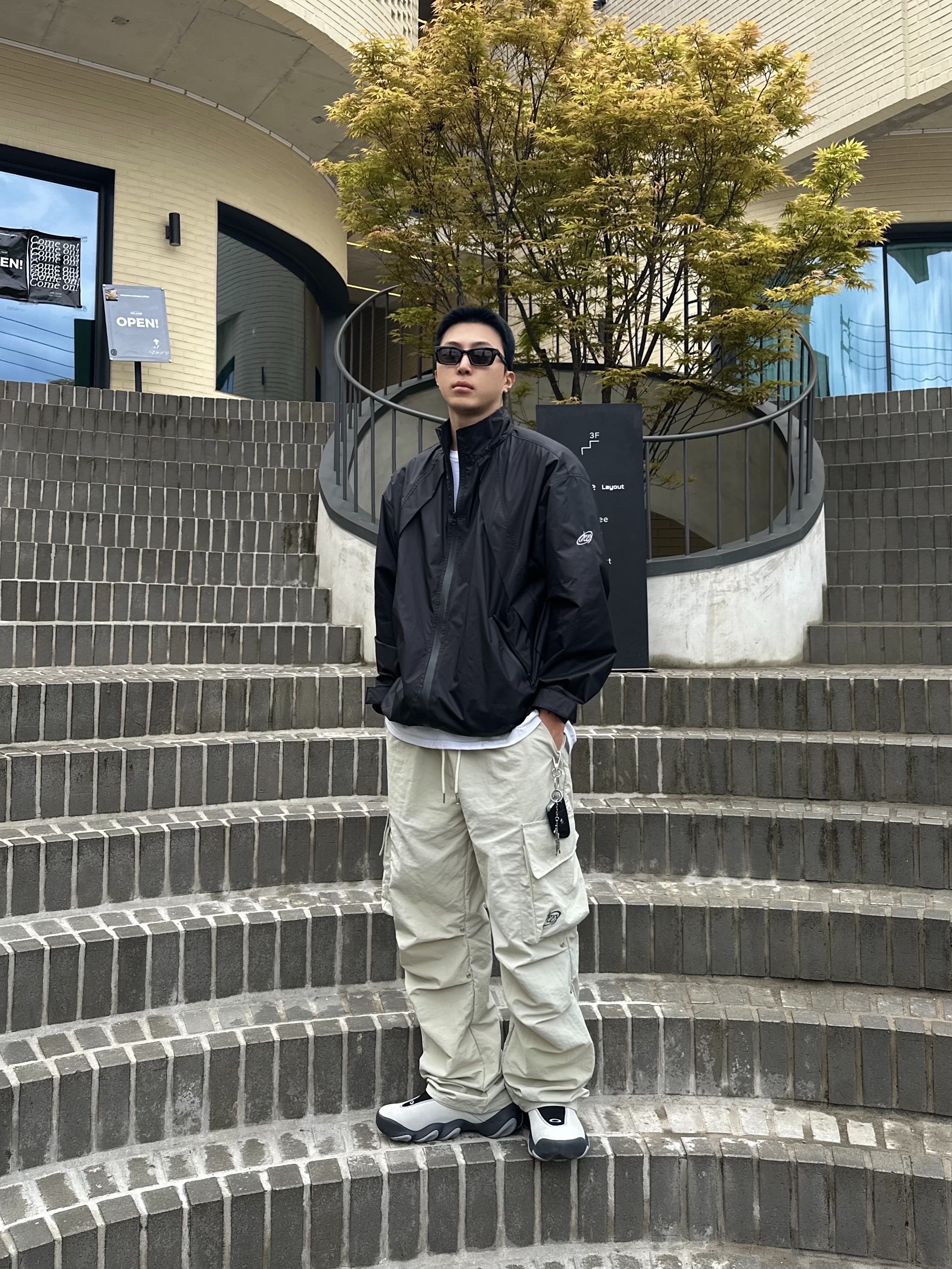 Oakley Factory Team x Brain Dead Flesh White Birch, Arc'teryx Keyring Metal 착용 스타일 - 2