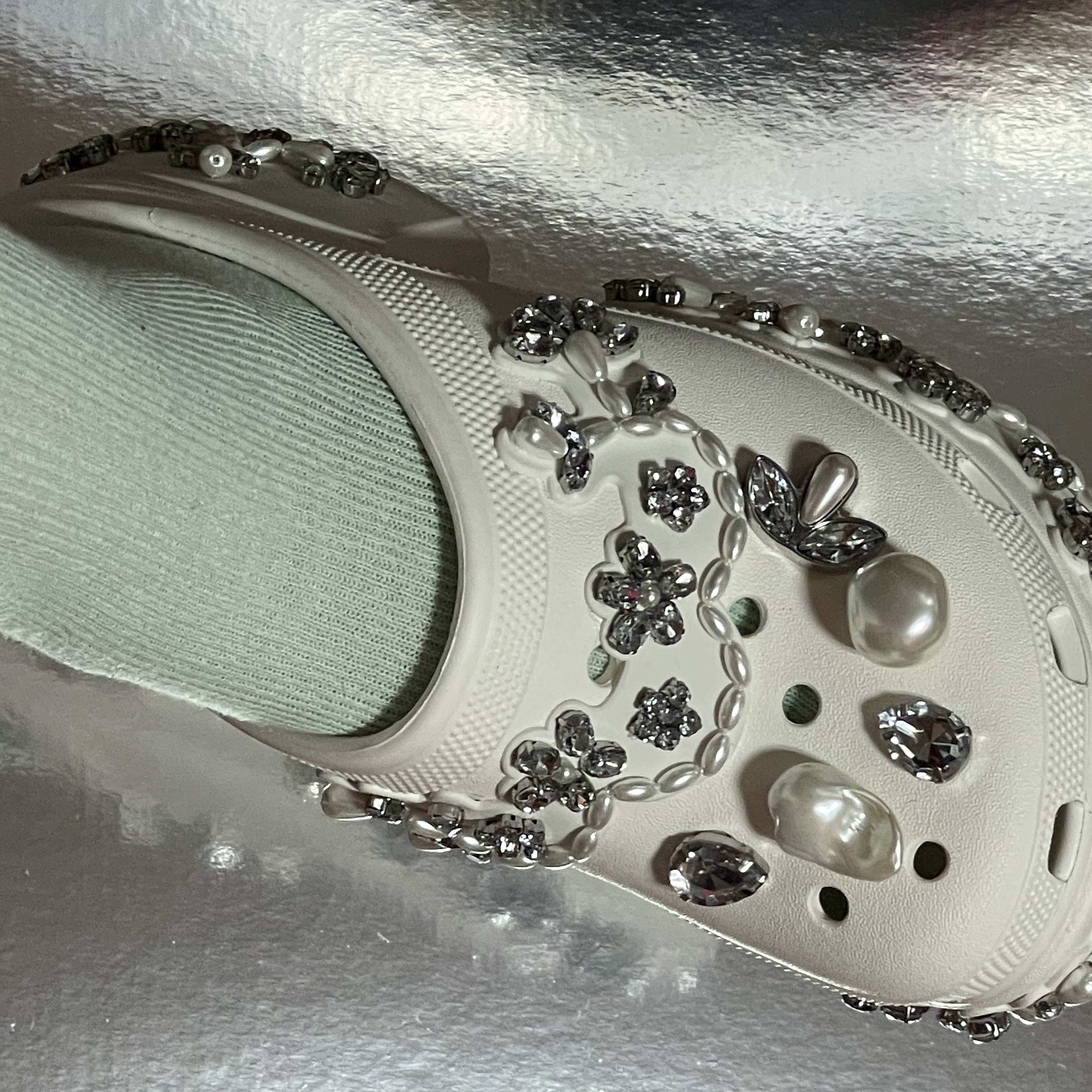(W) Crocs x Simone Rocha Siren Clog White 착용 스타일 - 4