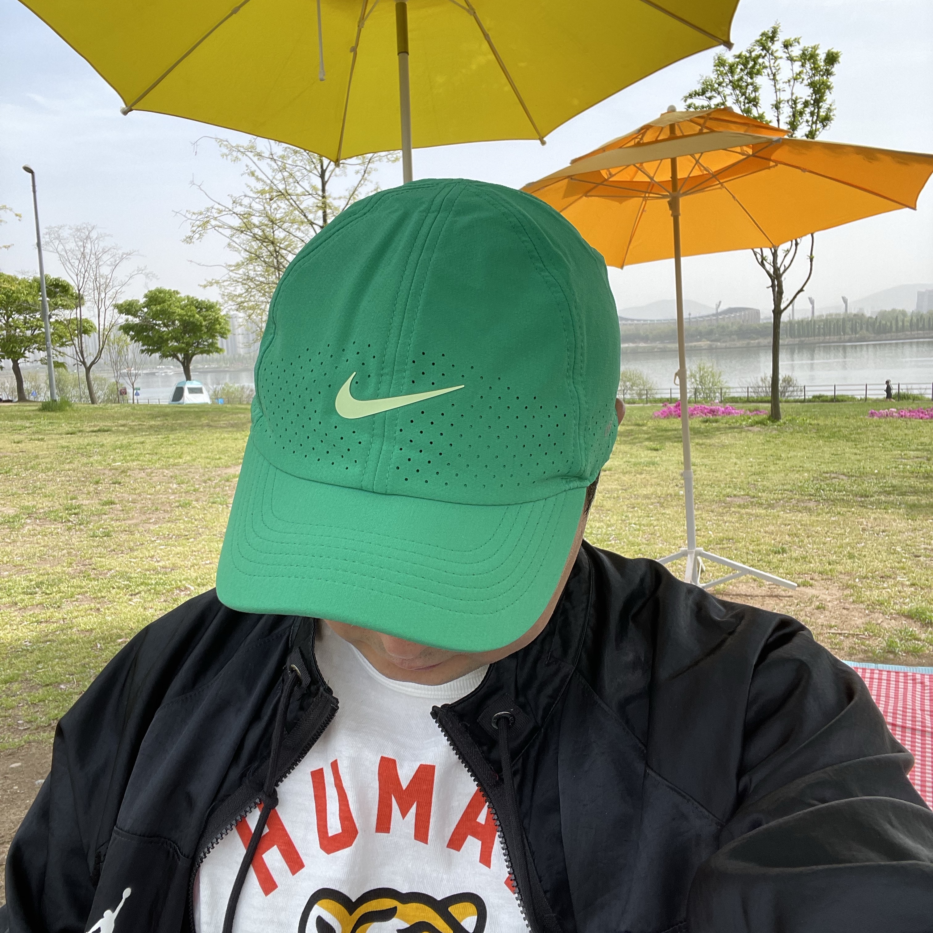 Nike Dri-Fit ADV Club Unstructured Tennis Cap Stadium Green Barely Volt 착용 스타일