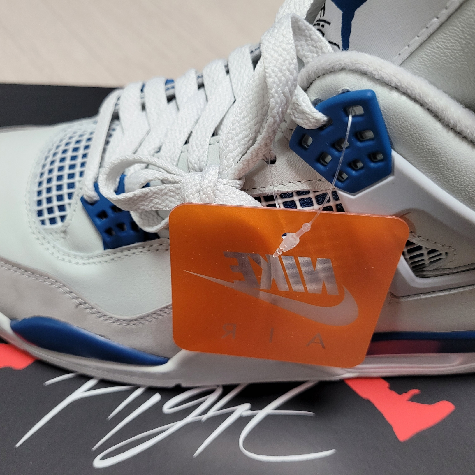 Jordan 4 Retro Industrial Blue 착용 스타일 - 2