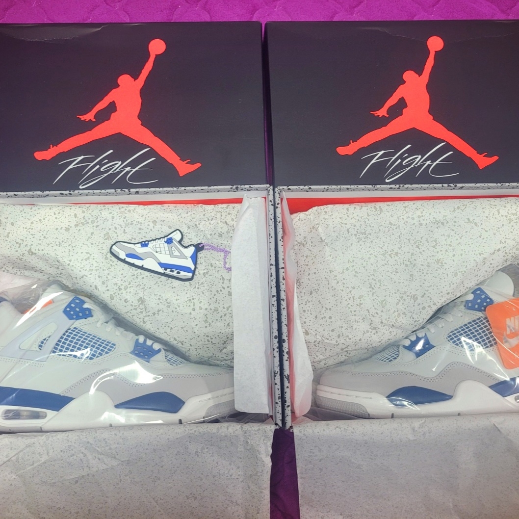 Jordan 4 Retro Industrial Blue 착용 스타일