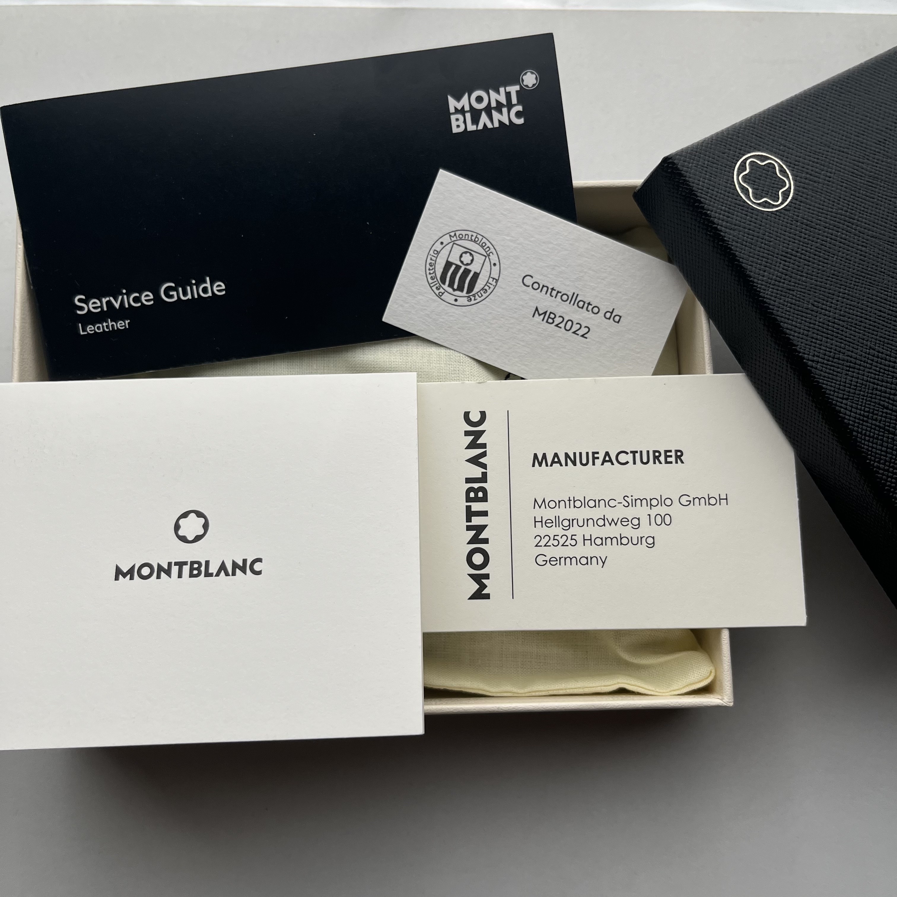 Montblanc Sartorial 6cc Wallet Black 착용 스타일 - 2