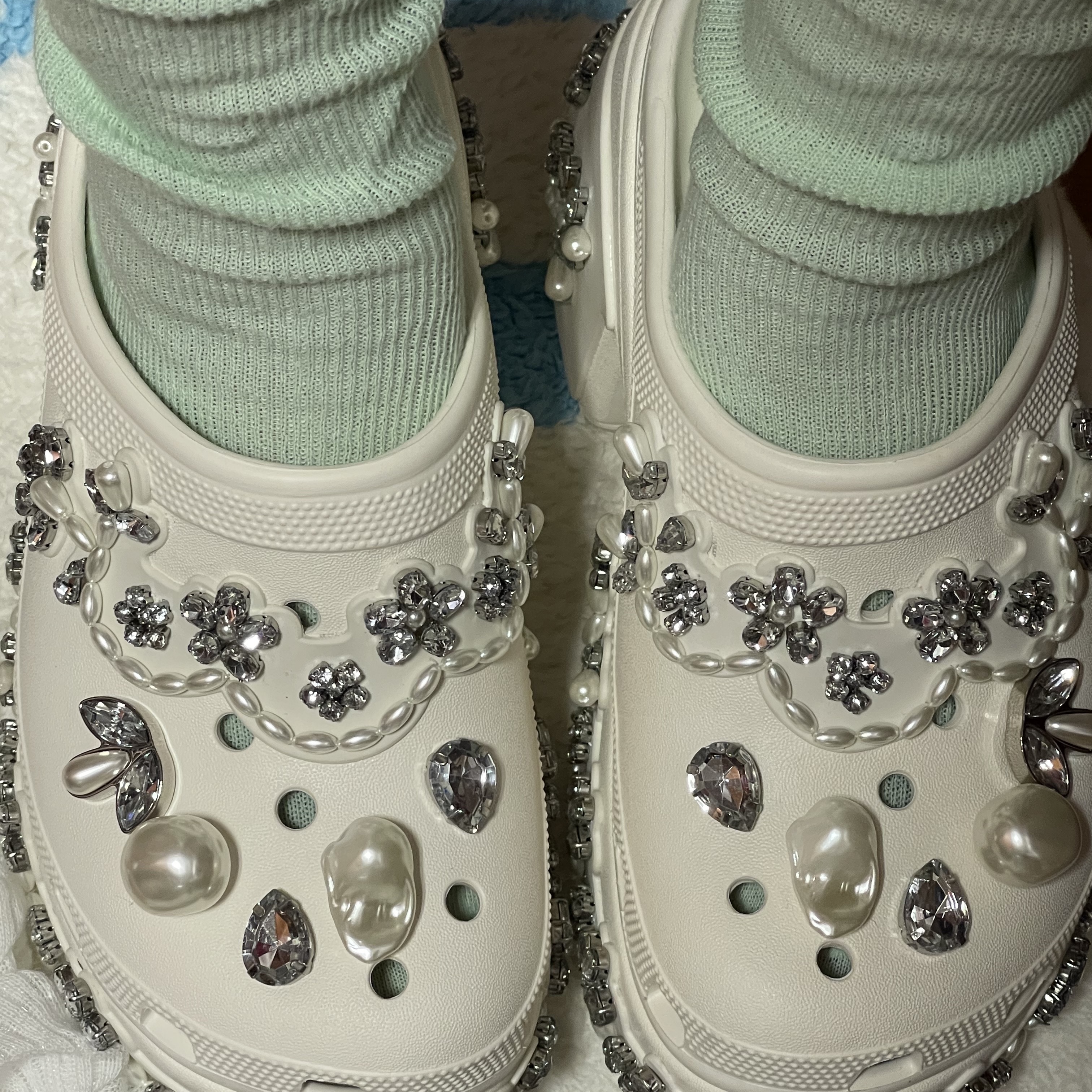 (W) Crocs x Simone Rocha Siren Clog White 착용 스타일 - 1