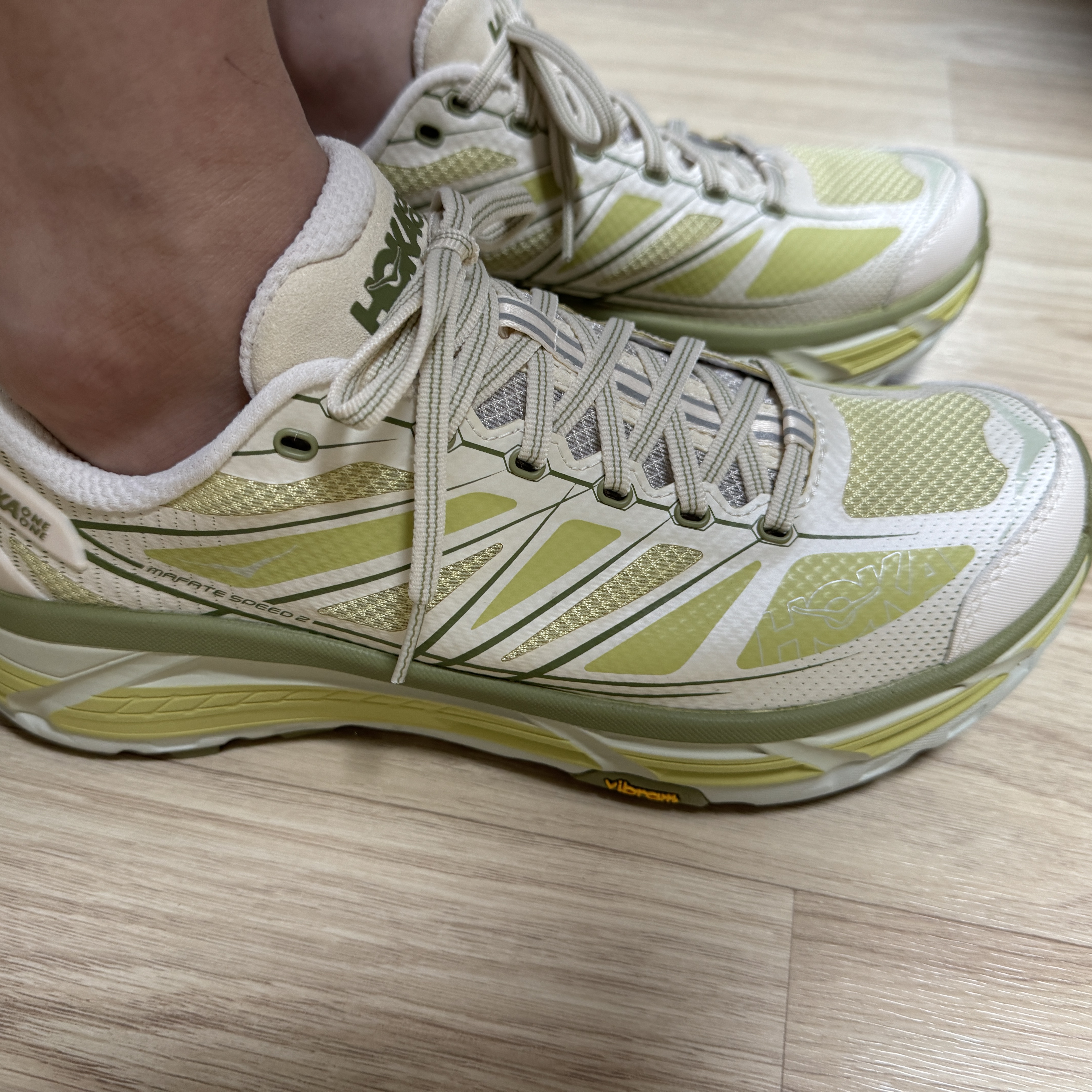 Hoka Mafate Speed 2 Eggnog Celery Root - 24SS 착용 스타일