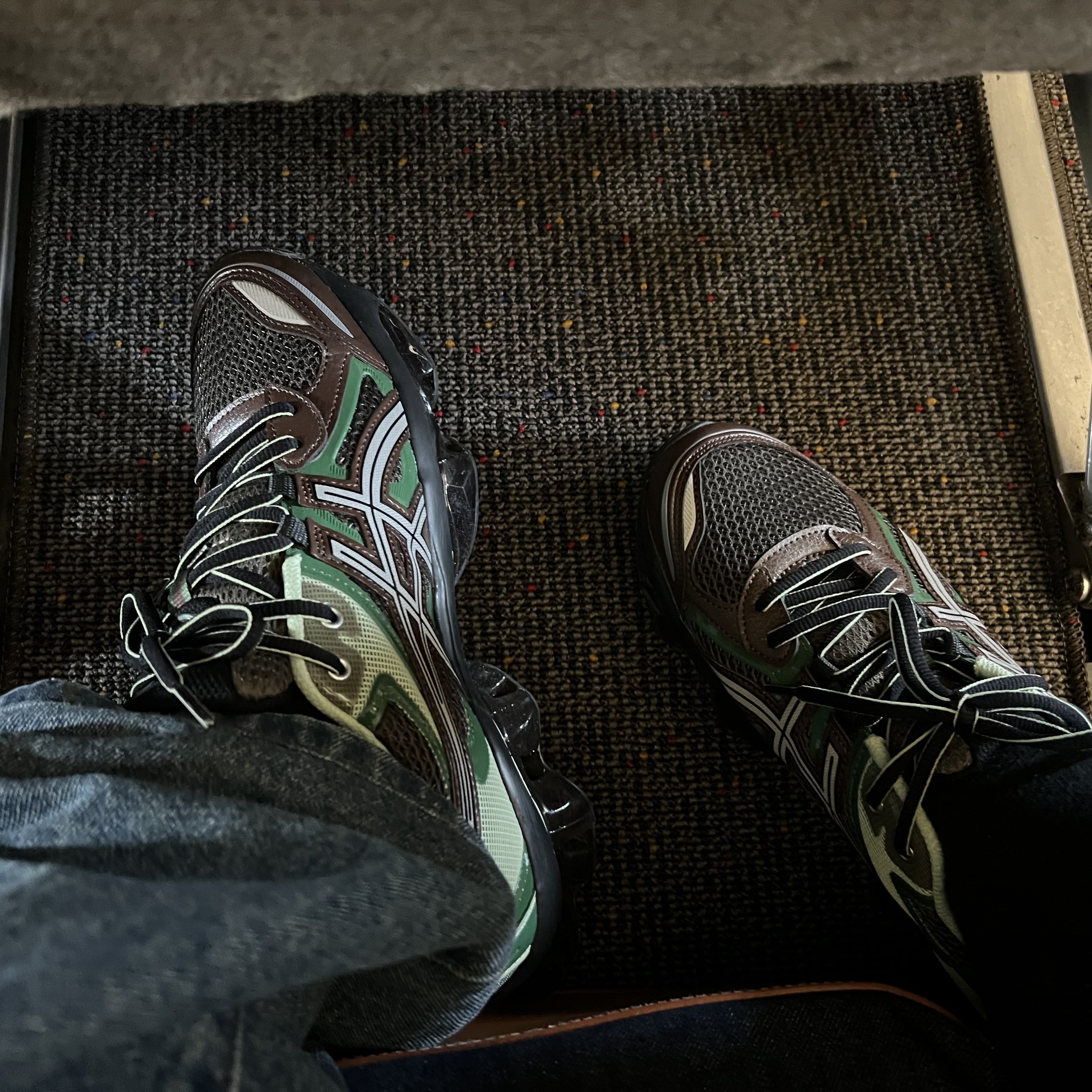 Asics Gel-Quantum Kinetic Dark Sepia Shamrock Green 착용 스타일