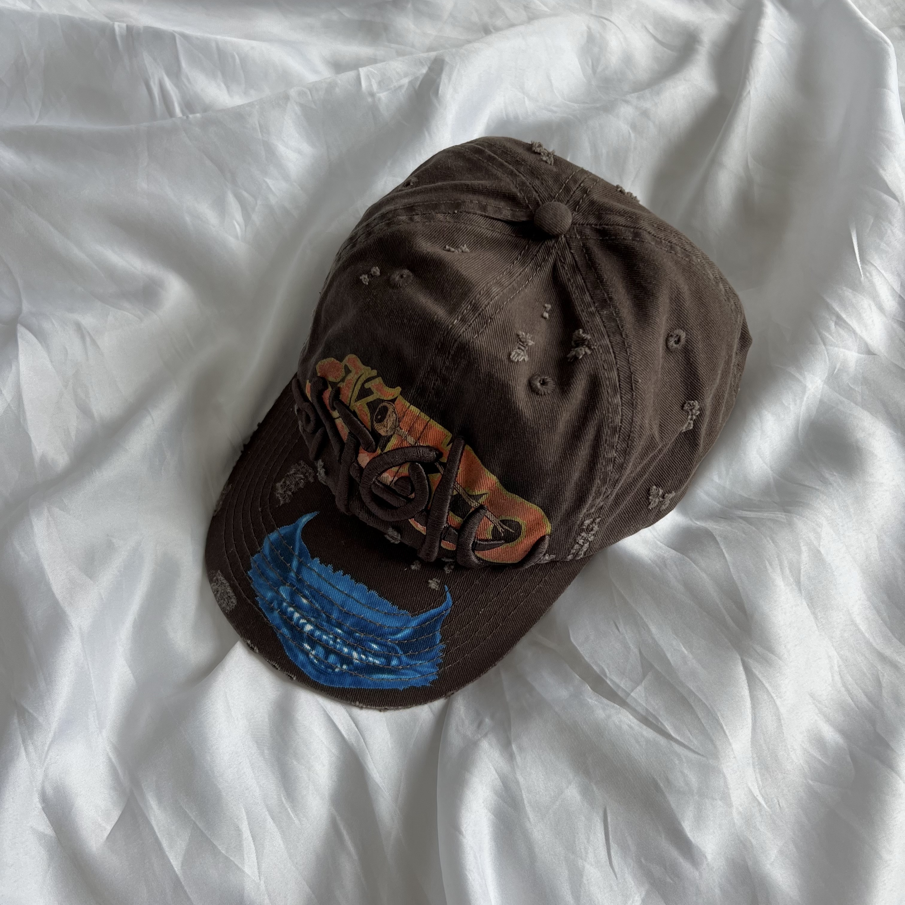 Travis Scott Utopia Telekinesis Hat Brown 착용 스타일