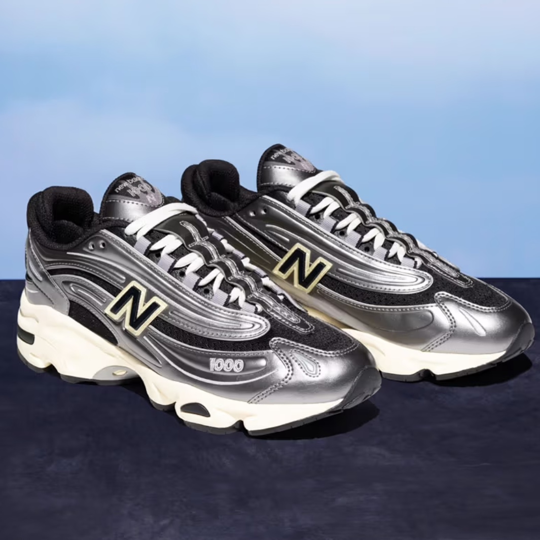 New Balance 1000 Silver Metallic Black 착용 스타일 - 2