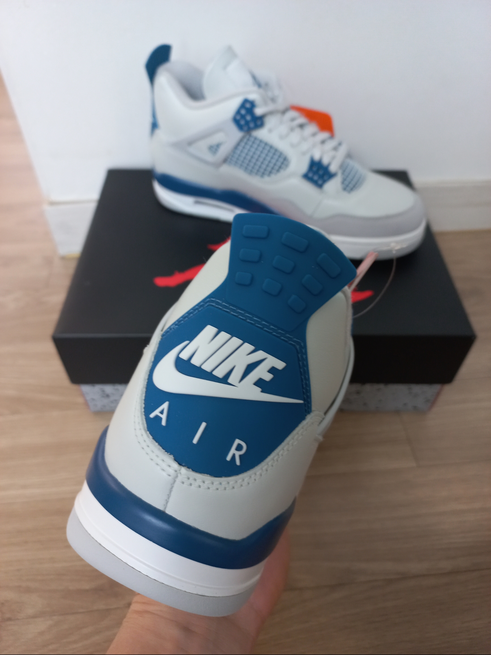 Jordan 4 Retro Industrial Blue 착용 스타일 - 2