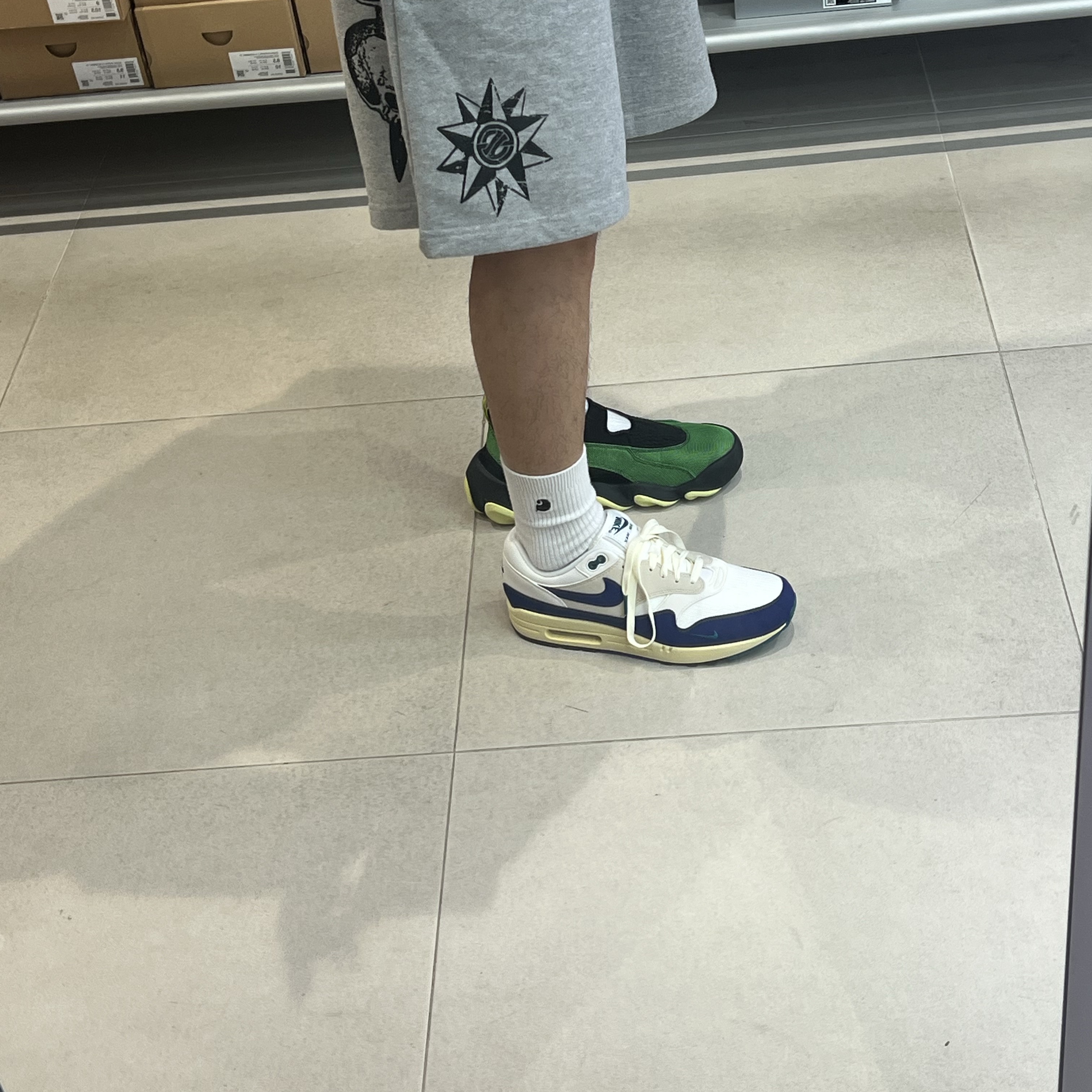 Oakley Factory Team x Brain Dead Flesh Sandals Green Lemon, Adidas Essential 3S Woven Windbreaker Jacket White - KR Sizing 착용 스타일 - 3