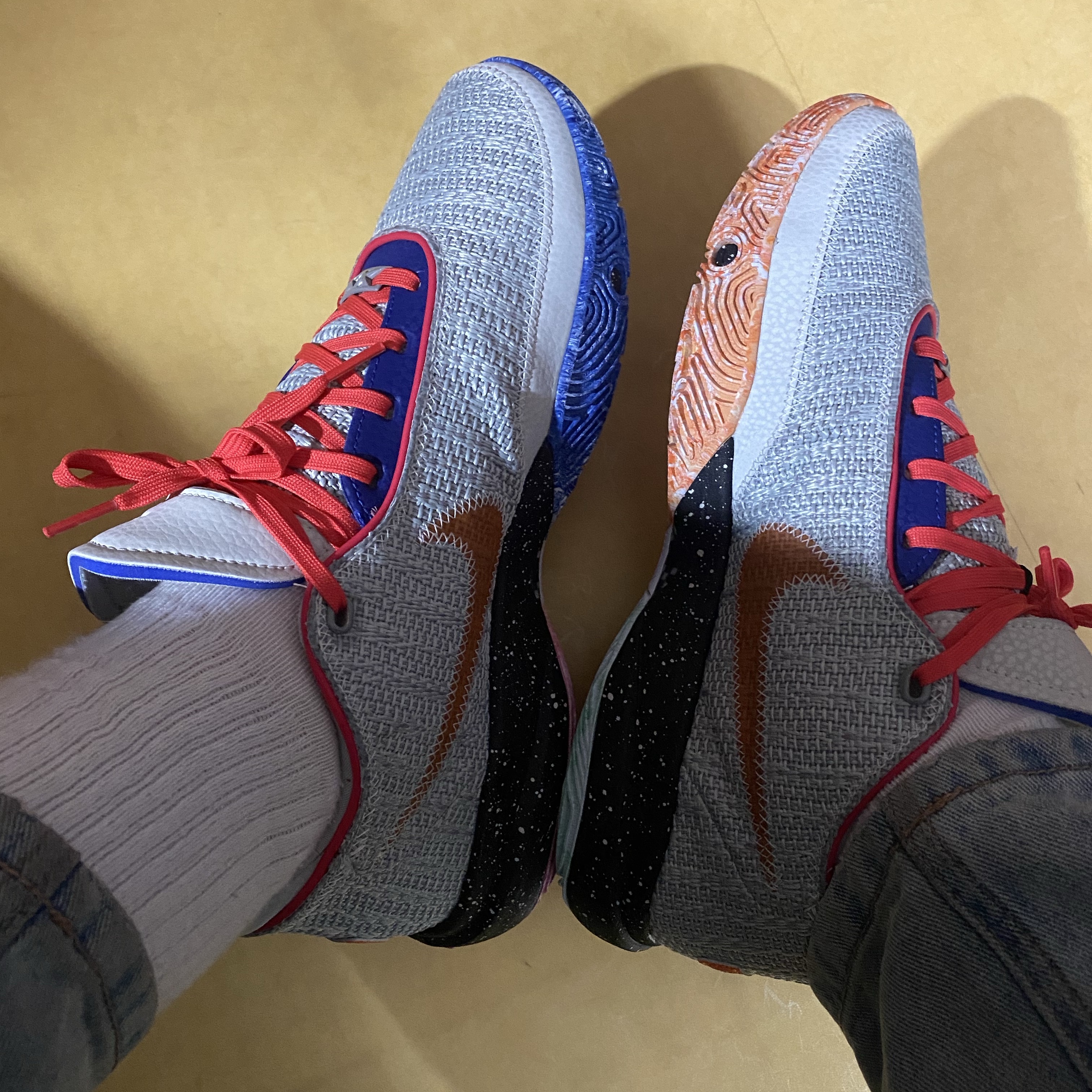 Nike LeBron XX EP Light Silver Lemon Chiffon 착용 스타일