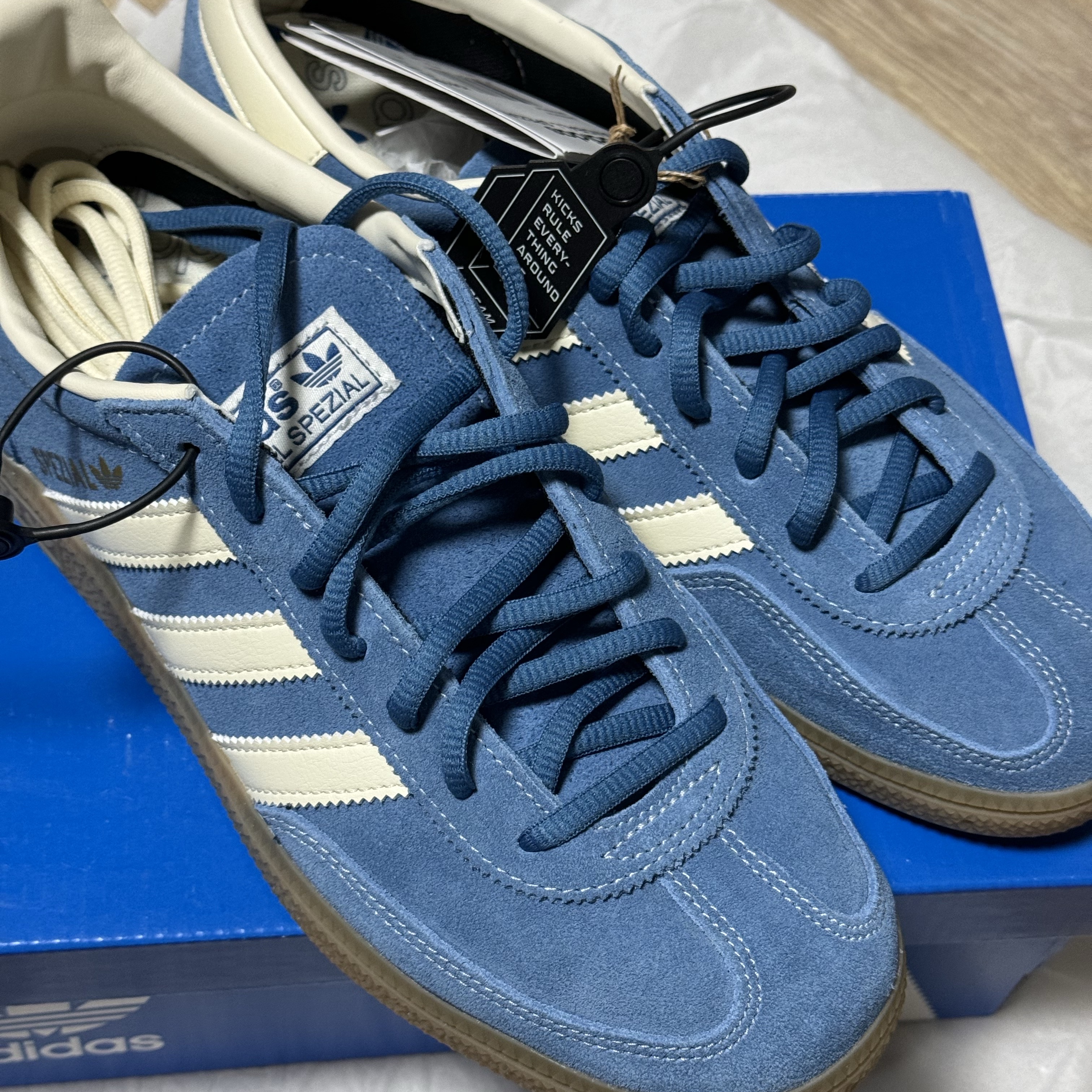 Adidas Spezial Handball Core Blue Cream White 착용 스타일 - 1