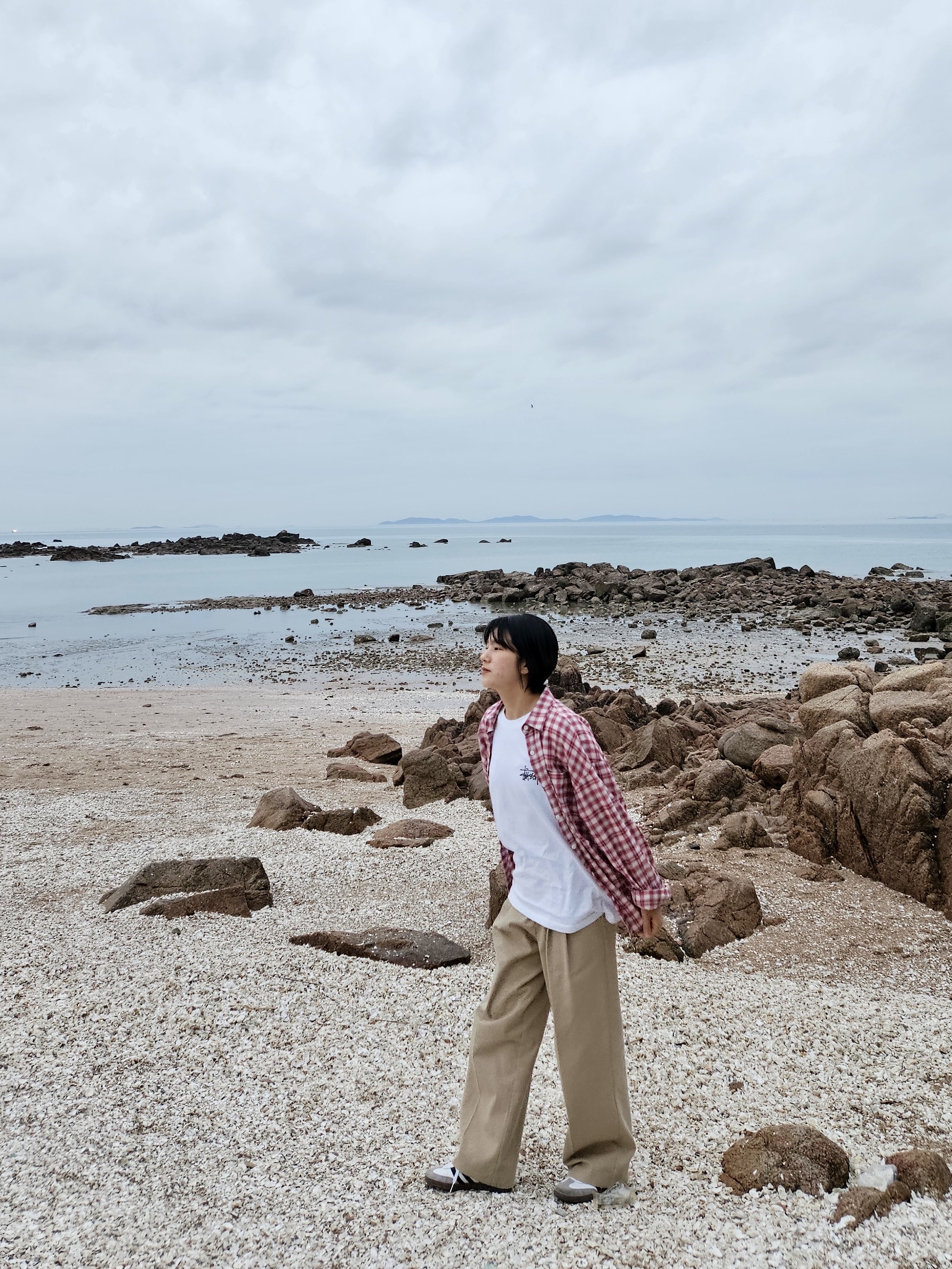 (C) Adidas Samba Vegan Cloud White Core Black, Stussy Basic Stussy T-Shirt White 2023 착용 스타일 - 3