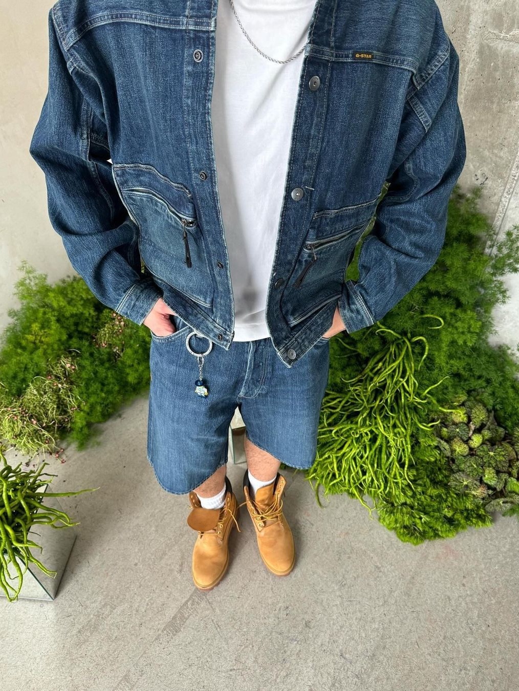 Thevinylhouse Carpenter Denim Shorts Blue, MJD Cargo Denim Bermuda Pants Blue 착용 스타일 - 2