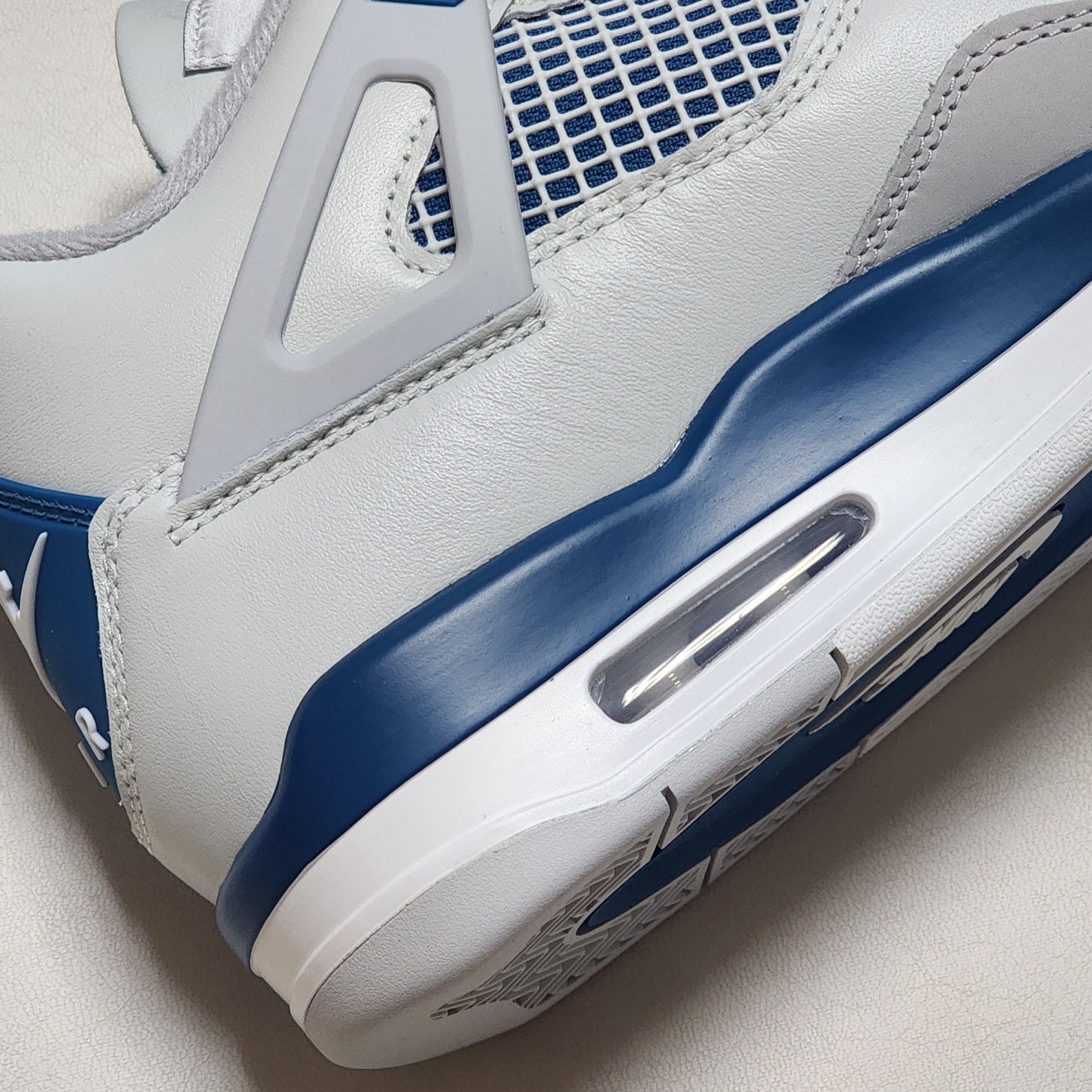 Jordan 4 Retro Industrial Blue 착용 스타일 - 4