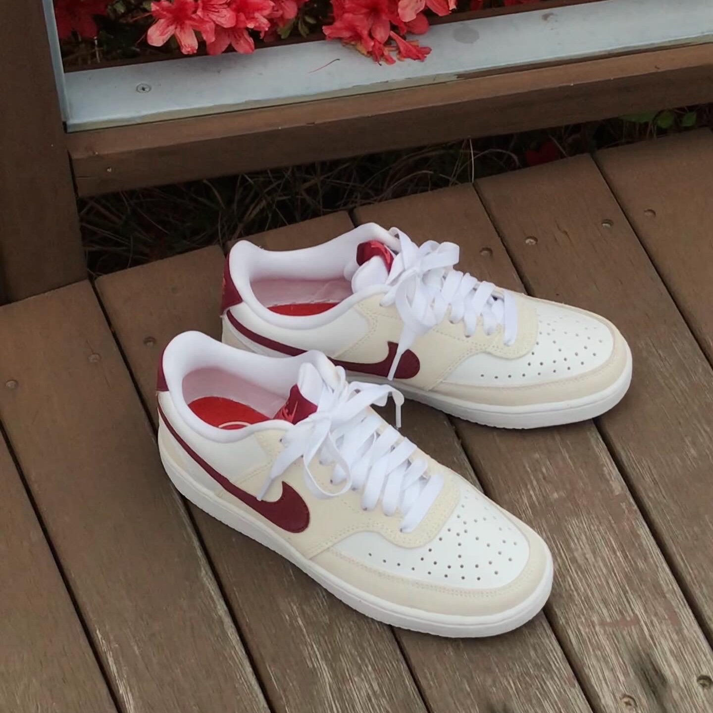 (W) Nike Court Vision Low White Team Red 착용 스타일 - 4