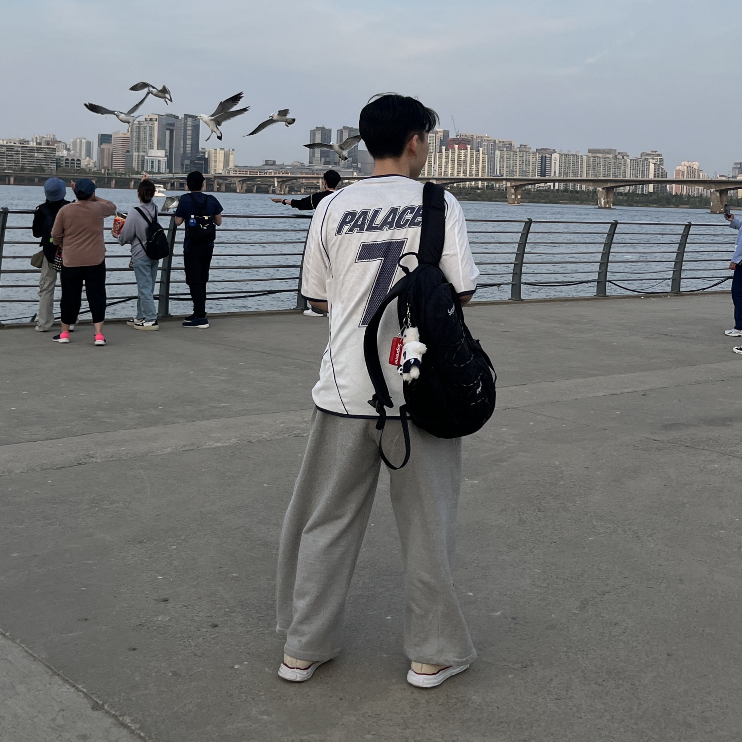 Palace x Umbro Jersey White - 24SS, Supreme Floating Keychain Red - 23FW 착용 스타일