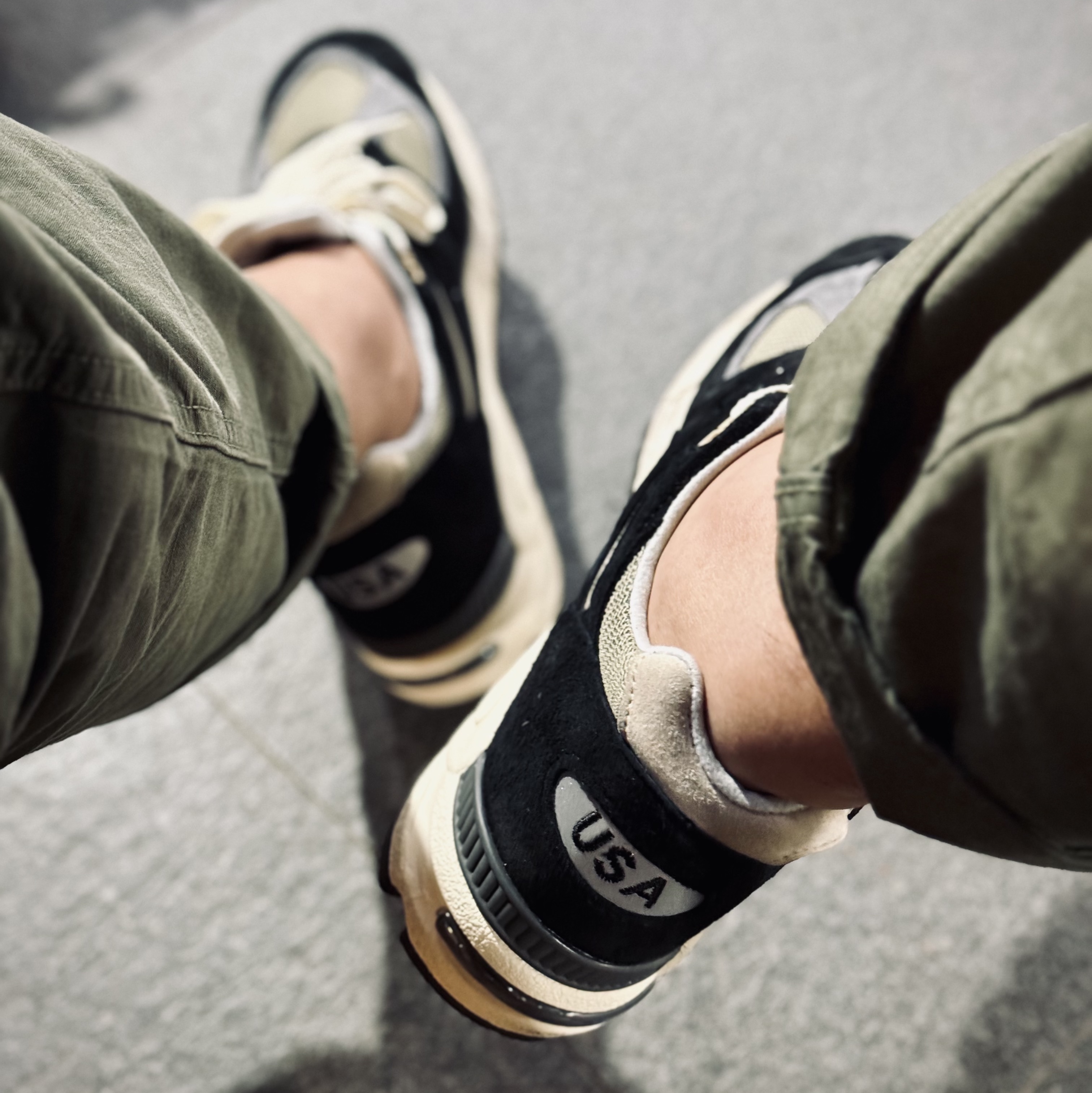 New Balance 990v2 Made in USA Black True camo 착용 스타일