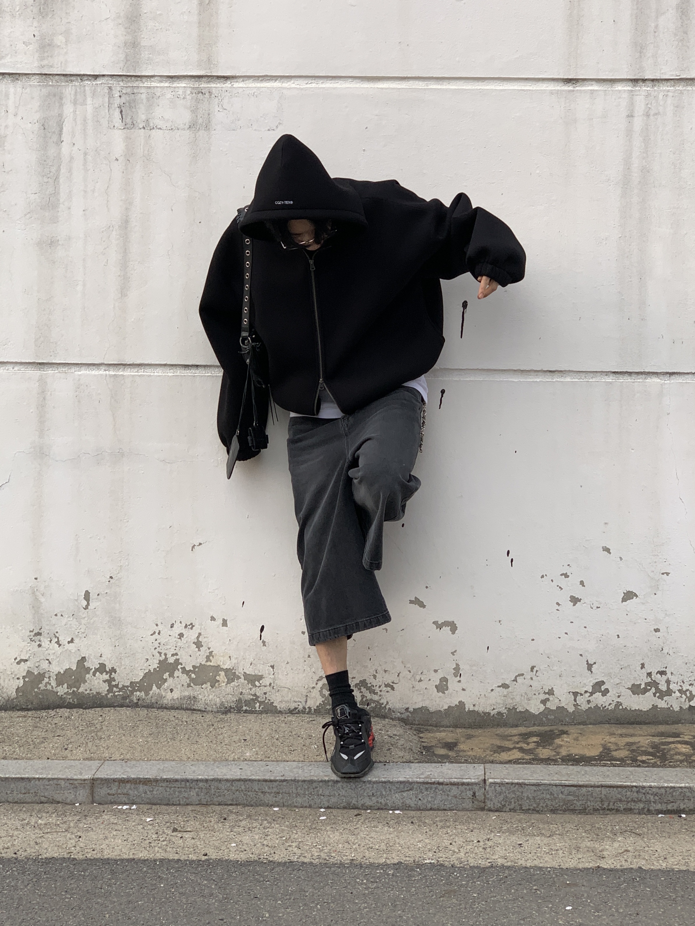 Nike x Martine Rose Shox MR4 Black, Balenciaga Arena Lambskin Aged Silver Hardware Le Cagole XS Flap Bag Black 착용 스타일 - 3