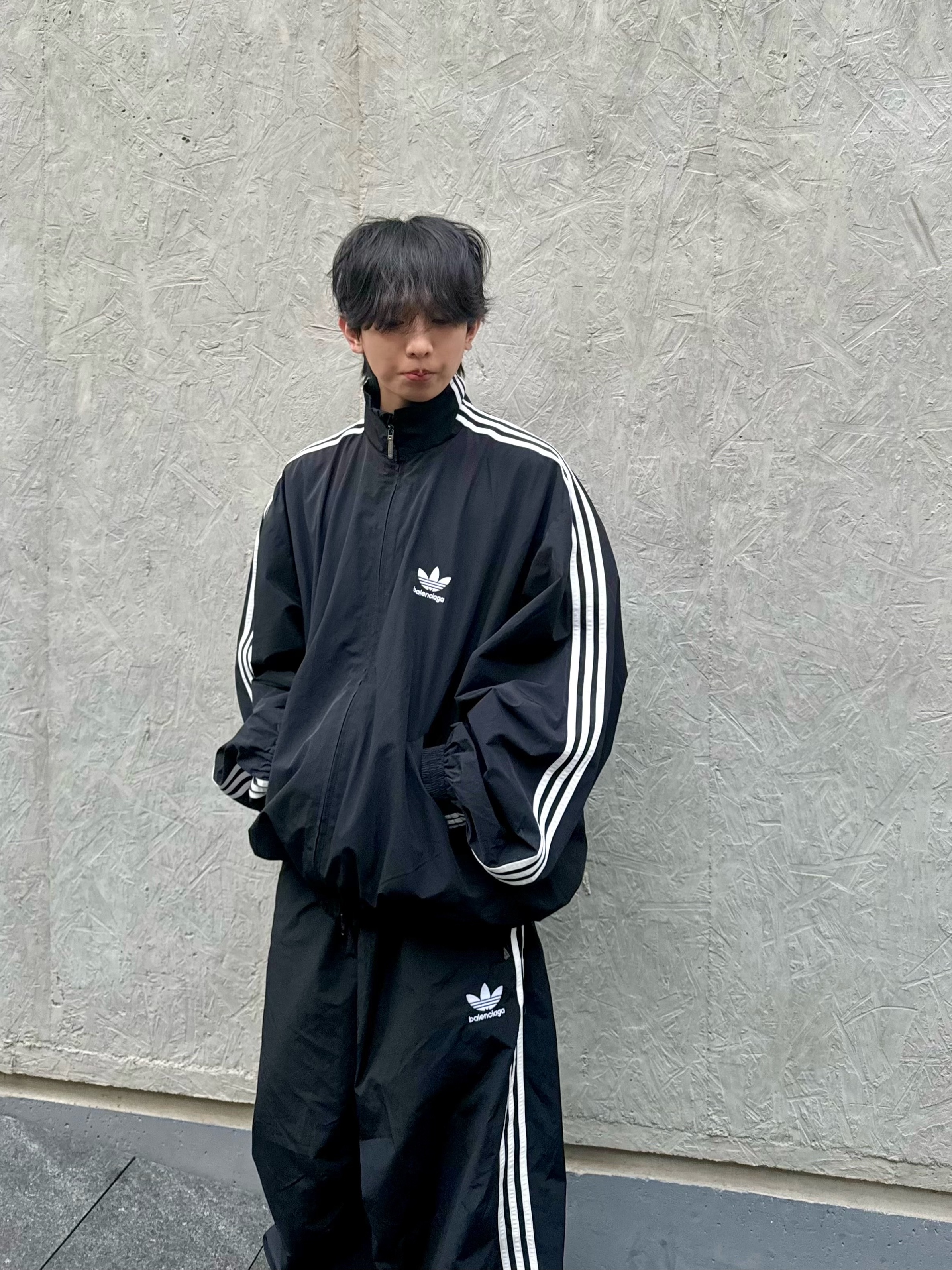 Balenciaga x Adidas Performance Poplin Tracksuit Jacket Black, Balenciaga x Adidas Tracksuit Trousers Black 착용 스타일 - 3