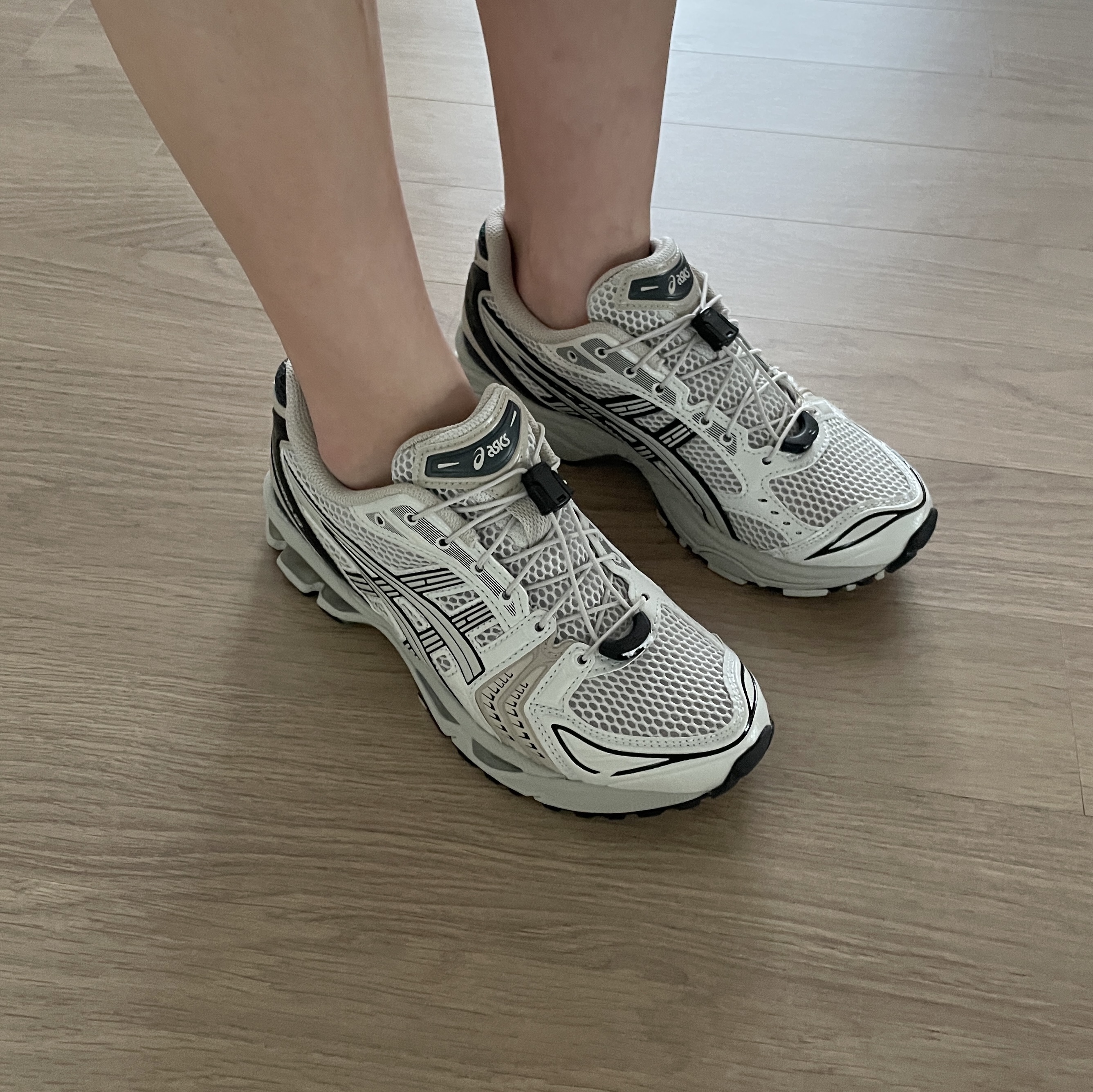 Asics Unlimited Gel-Kayano 14 Smoke Grey 착용 스타일