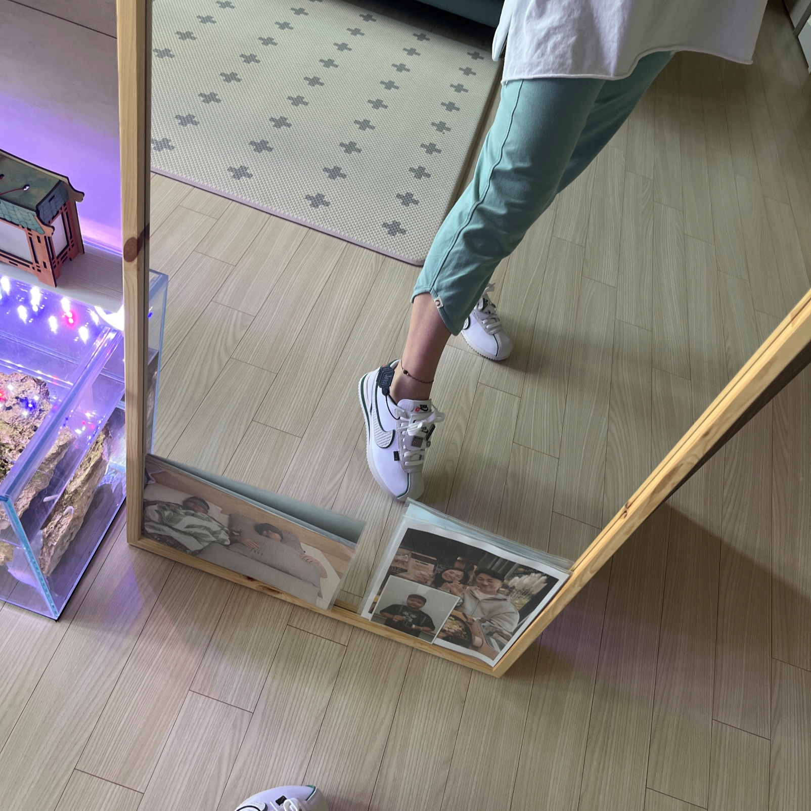 (W) Nike Cortez All Petals United White Fir 착용 스타일