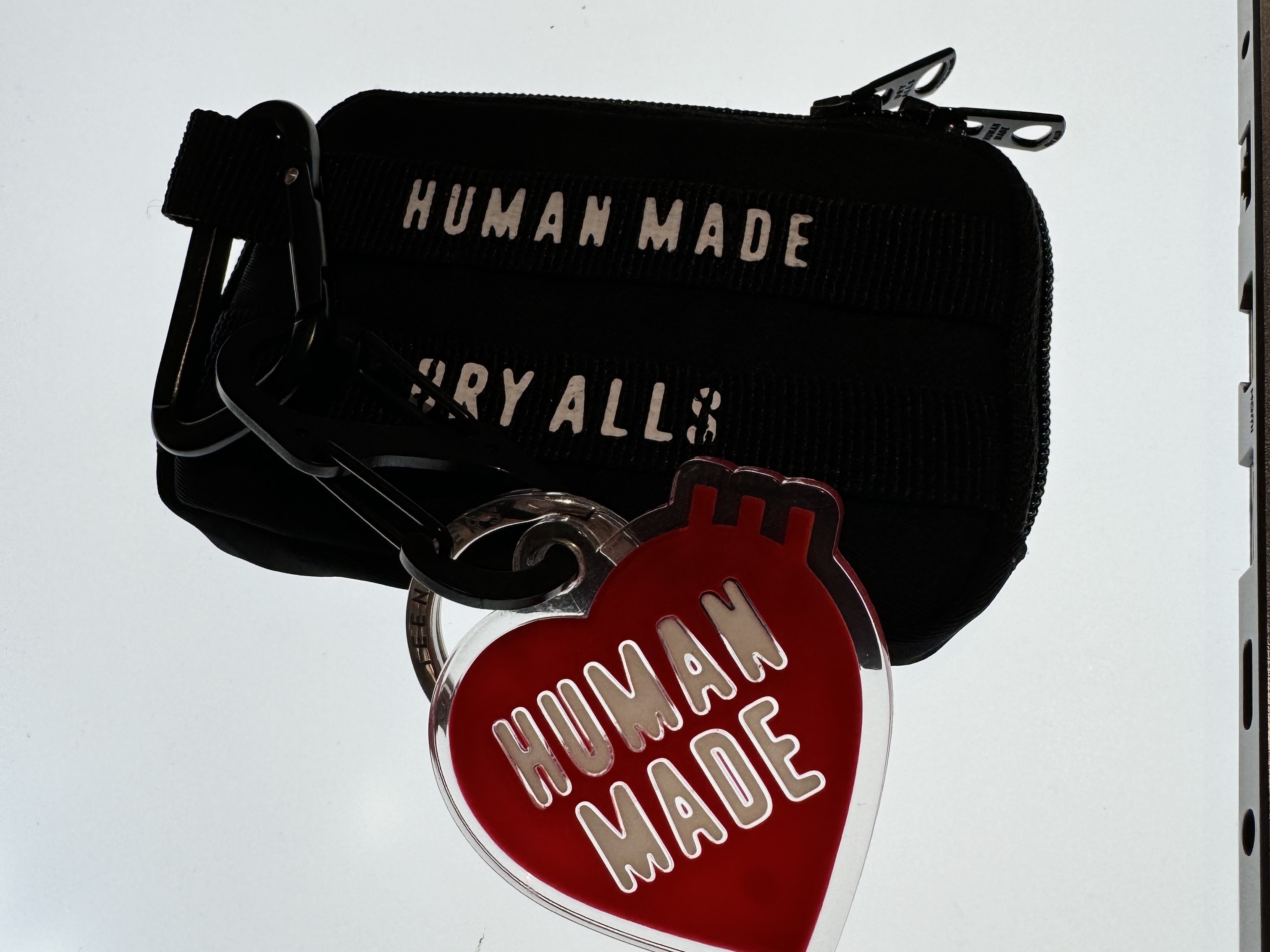 Human Made Military Card Case Black, Human Made Heart Keyring Red 착용 스타일