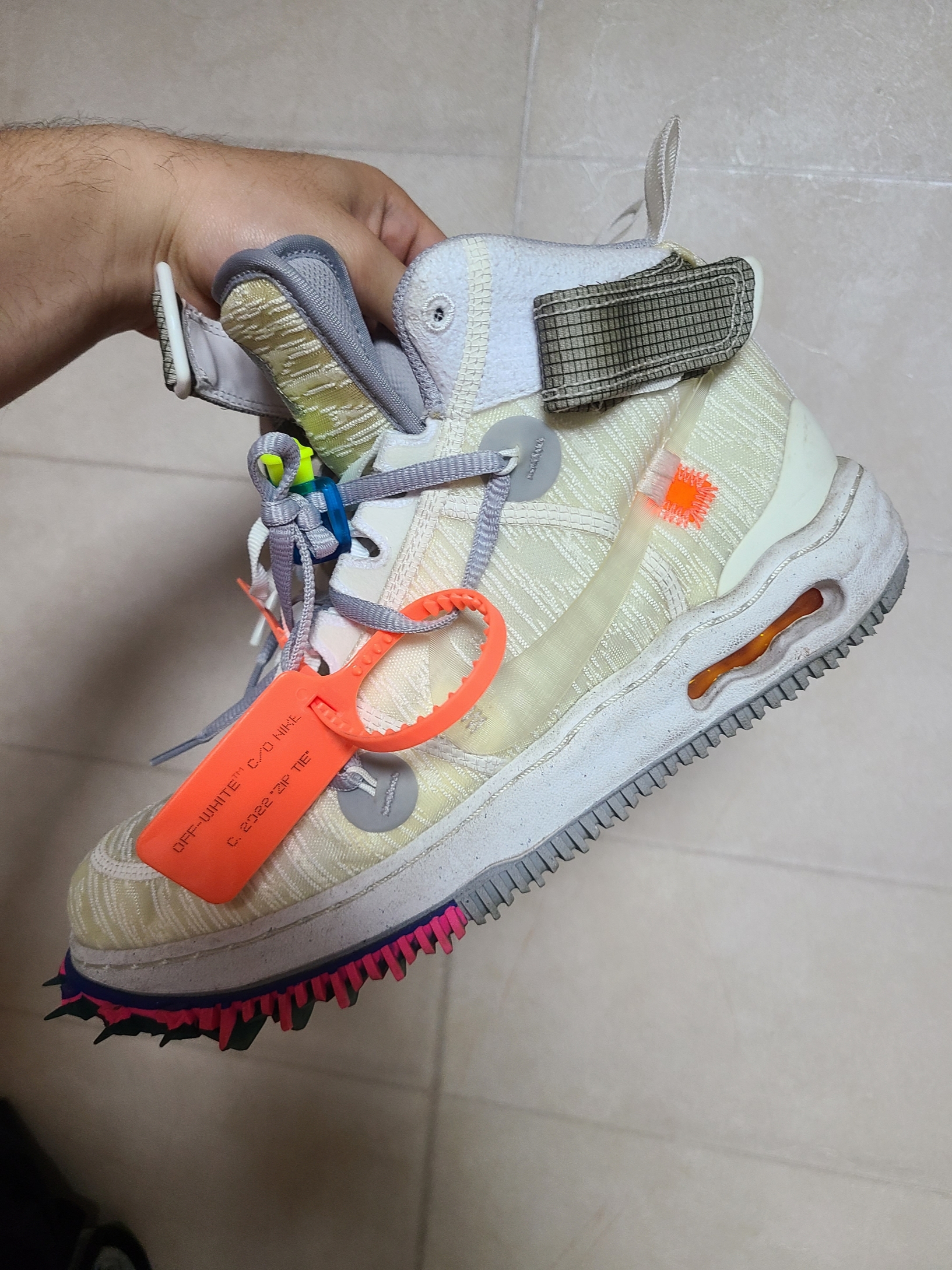 Nike x Off-White Air Force 1 Mid SP White 착용 스타일 - 2