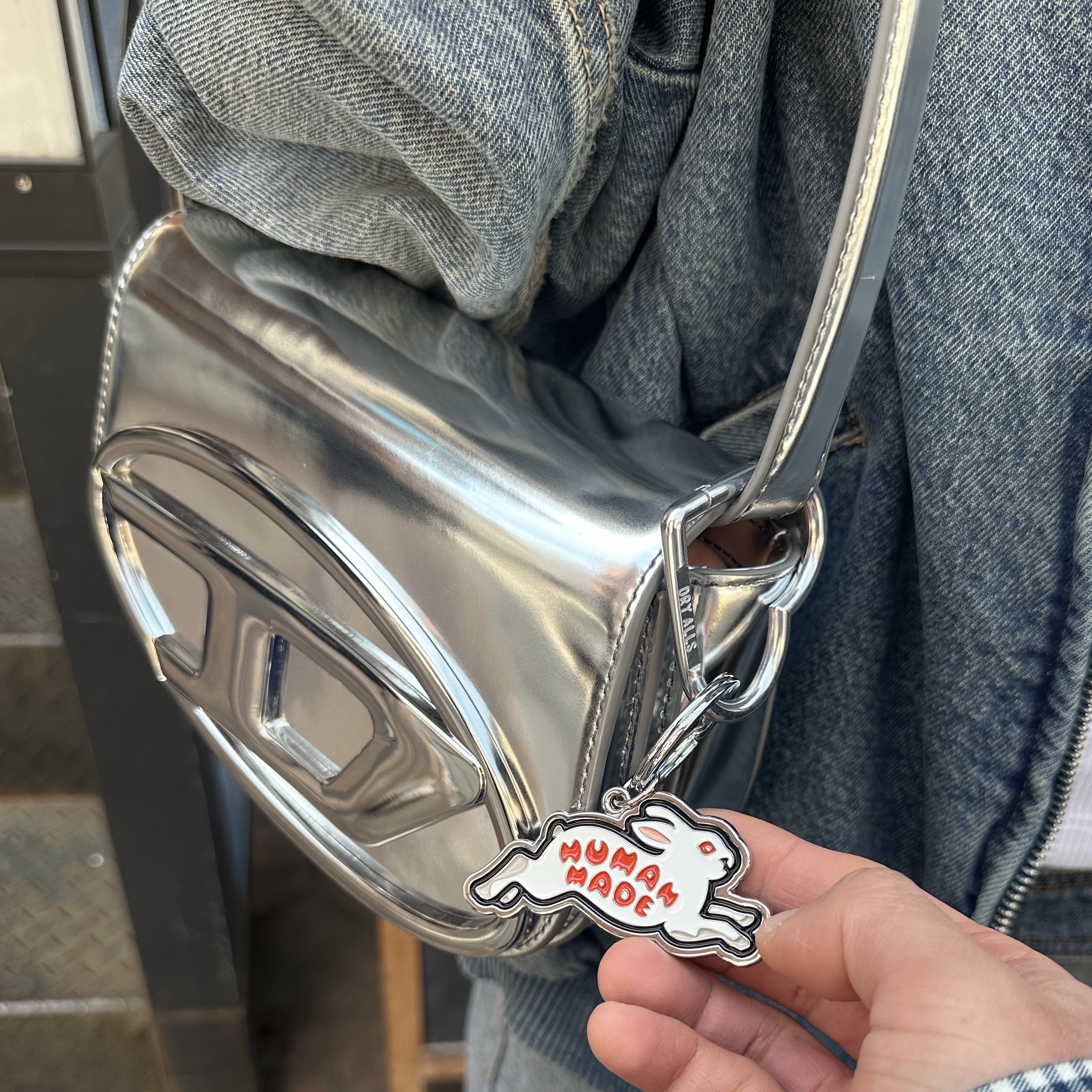 Diesel 1DR Shoulder Bag in Mirrored Leather Silver, Human Made Animal Keychain #1 Silver 착용 스타일 - 1