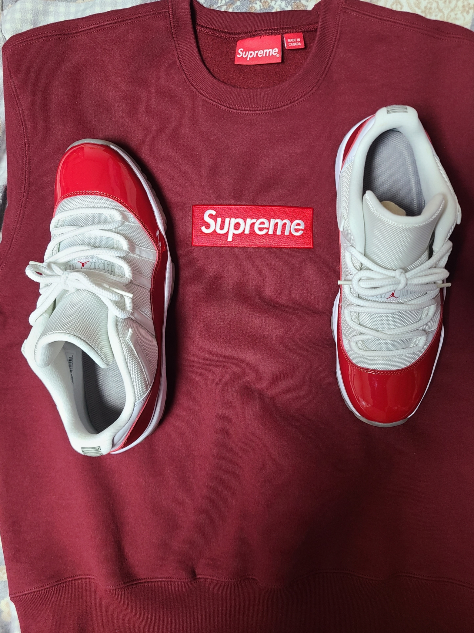 Jordan 11 Retro Low Cherry 2016, Supreme Box Logo Crewneck Cardinal - 22FW 착용 스타일 - 2