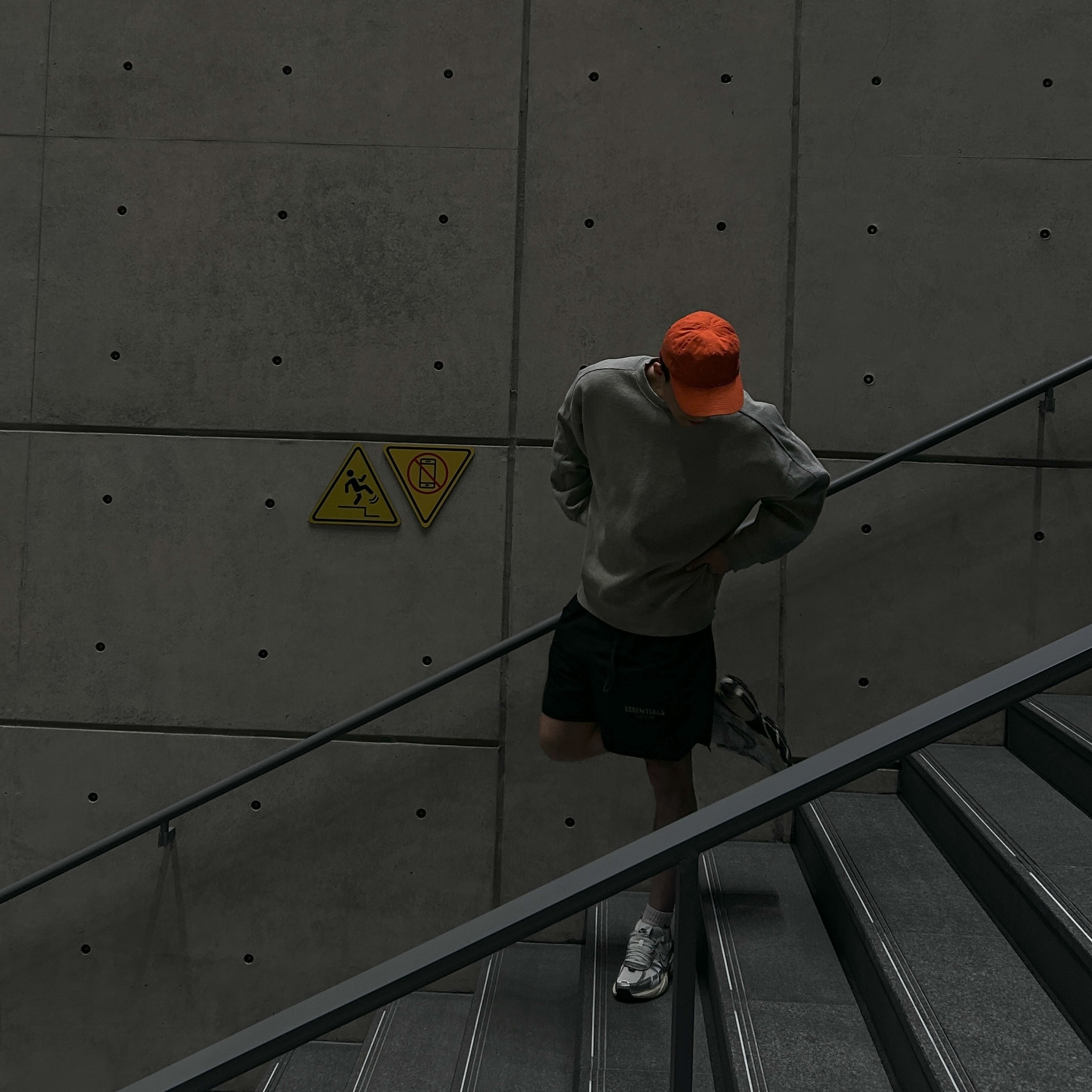 C.P. Company Chrome-R Goggle Cap Total Eclipse Blue - 23FW, Nike V2K Run Summit White Metallic Silver 착용 스타일