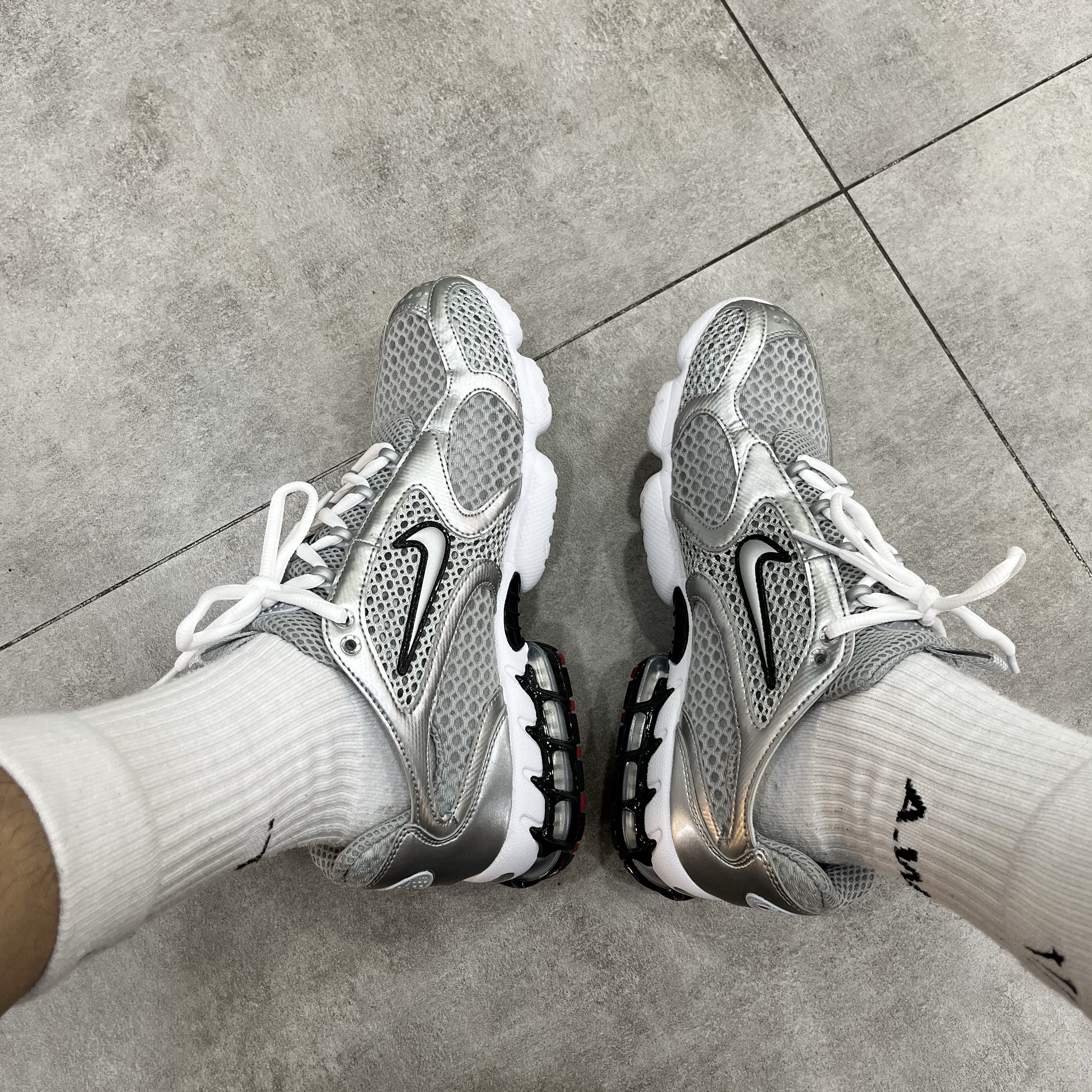 Nike Air Zoom Spiridon Cage 2 Metallic Silver 착용 스타일